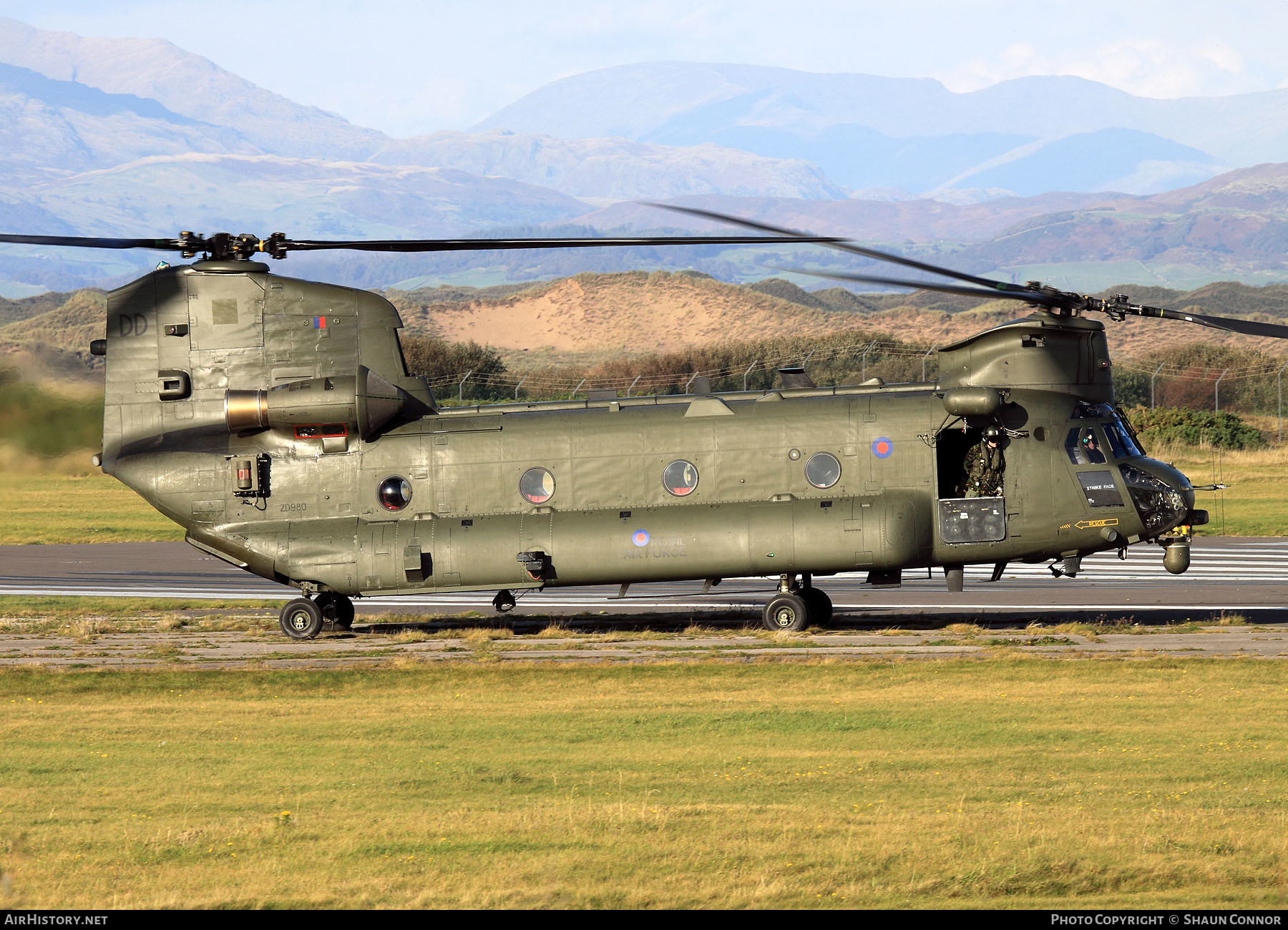 Aircraft Photo of ZD980 | Boeing Chinook HC4 (352) | UK - Air Force | AirHistory.net #323833