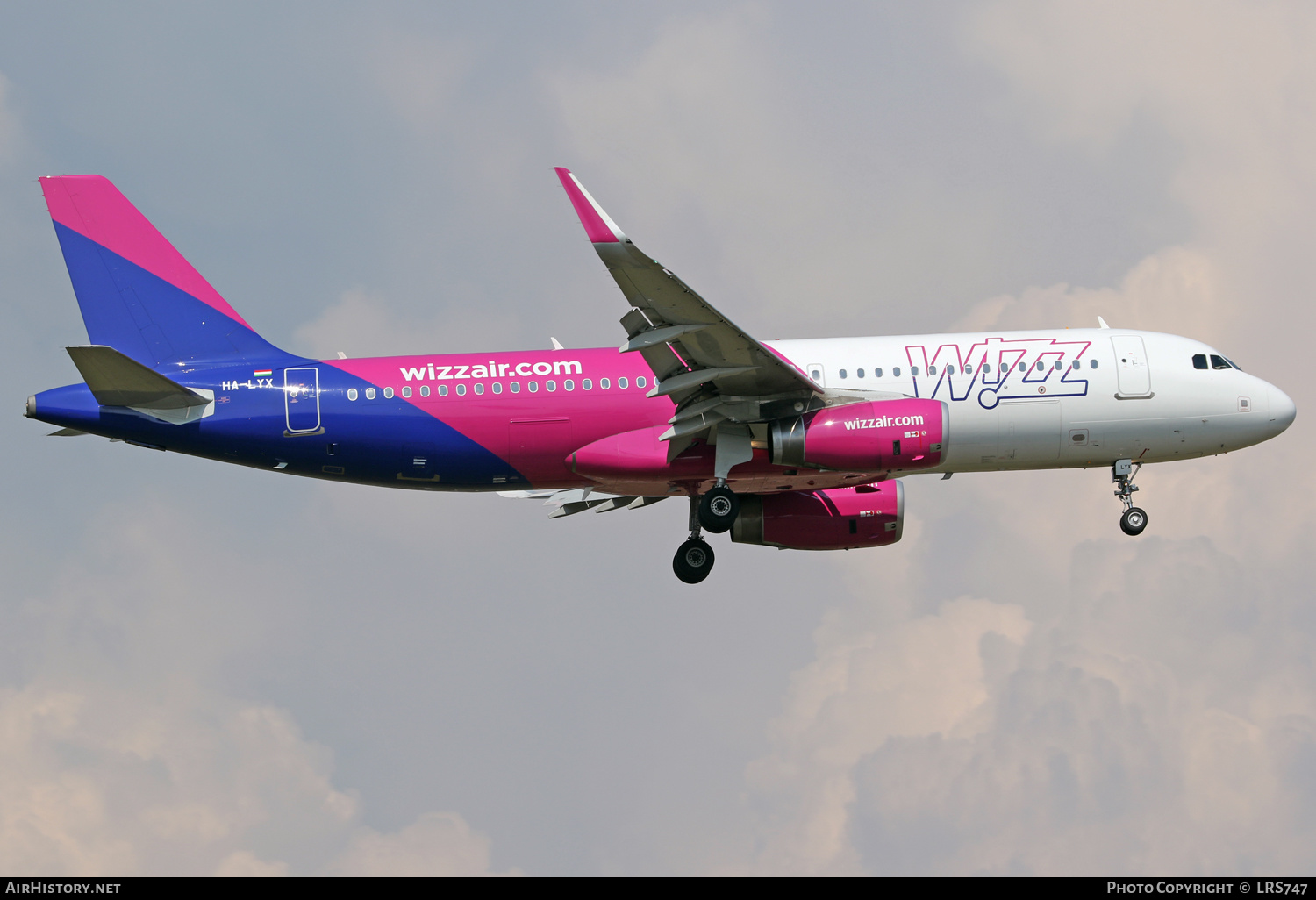 Aircraft Photo of HA-LYX | Airbus A320-232 | Wizz Air | AirHistory.net #323852