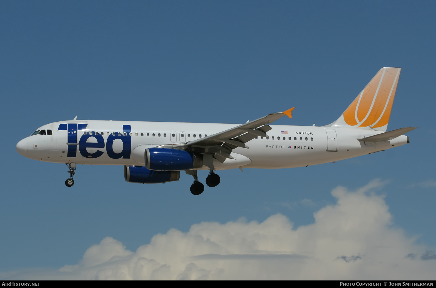 Aircraft Photo of N487UA | Airbus A320-232 | Ted | AirHistory.net #323988