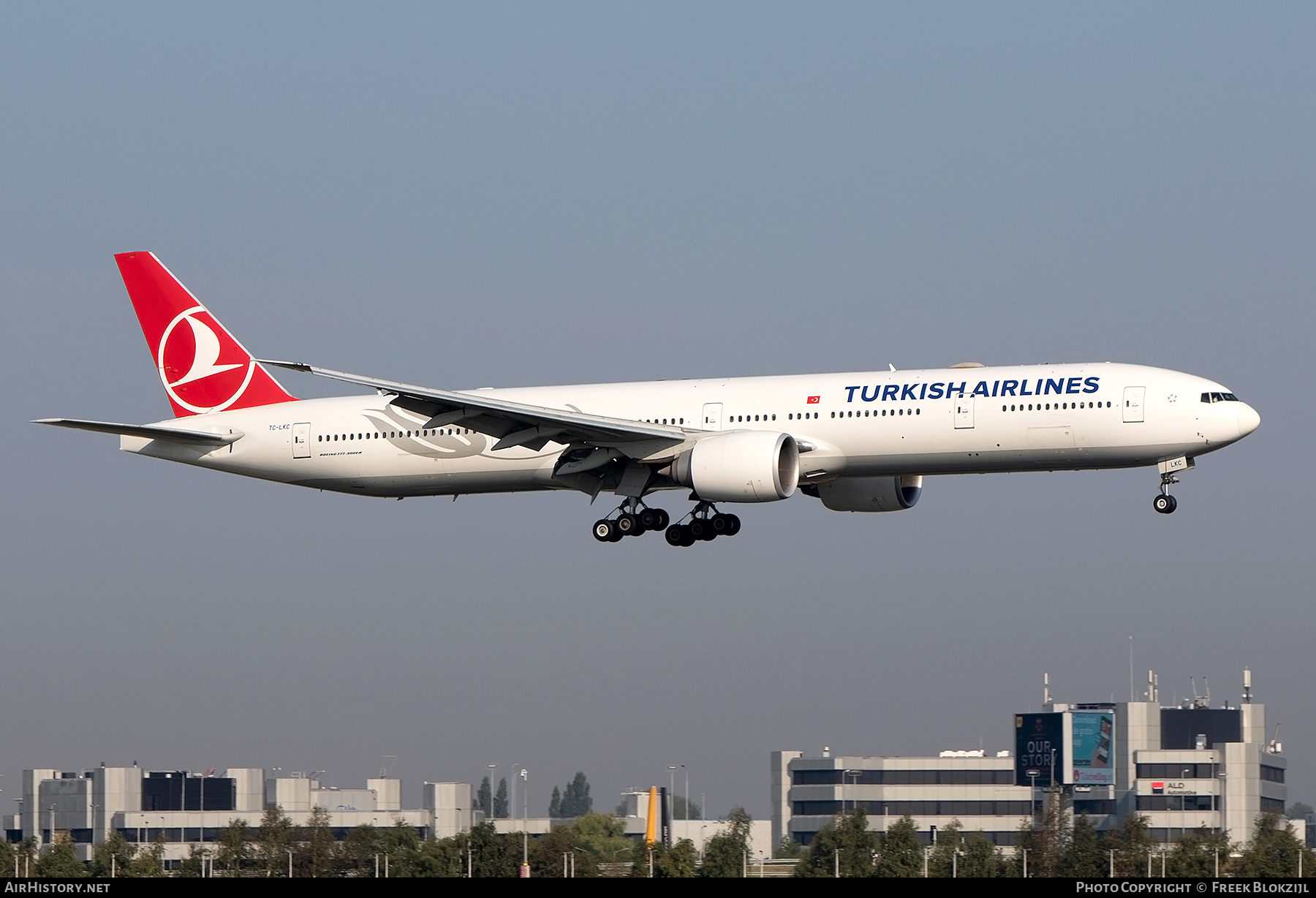 Aircraft Photo of TC-LKC | Boeing 777-3U8/ER | Turkish Airlines | AirHistory.net #324571