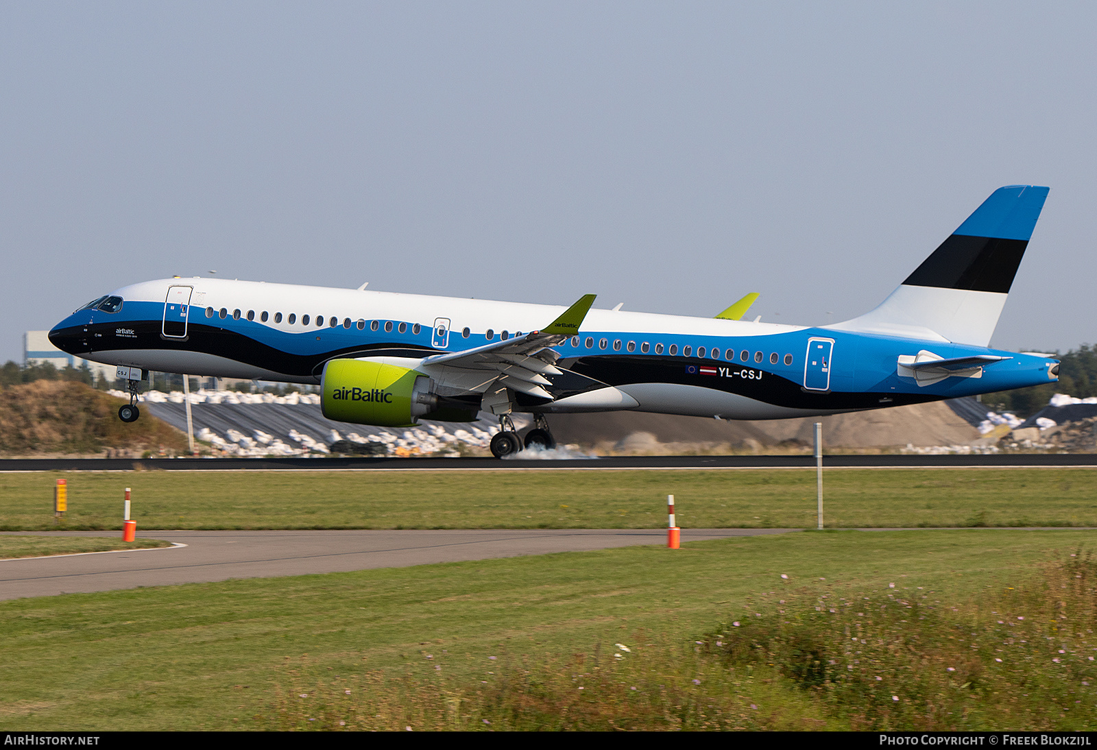 Aircraft Photo of YL-CSJ | Airbus A220-371 (BD-500-1A11) | AirBaltic | AirHistory.net #324609