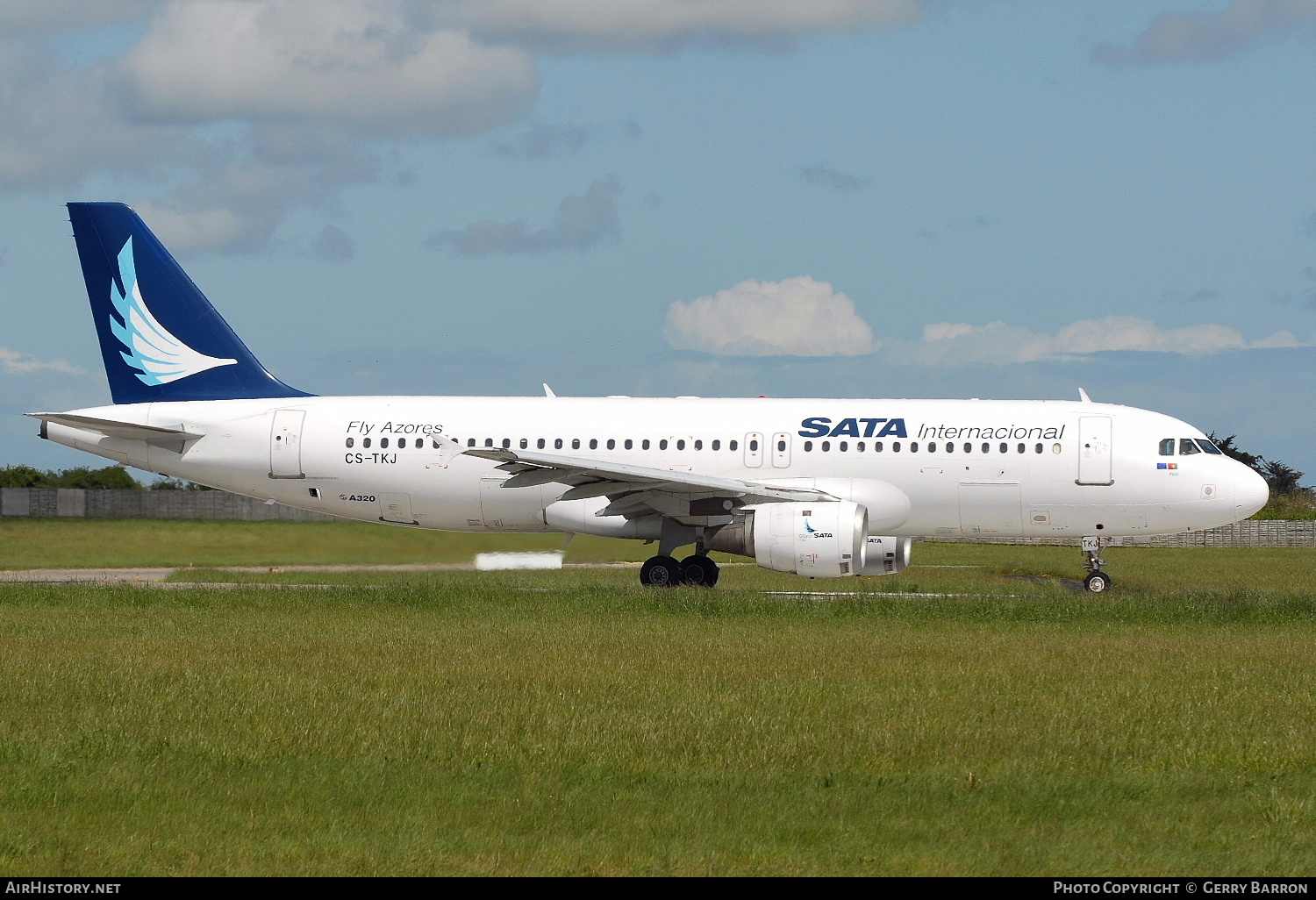 Aircraft Photo of CS-TKJ | Airbus A320-212 | SATA Internacional | AirHistory.net #324652