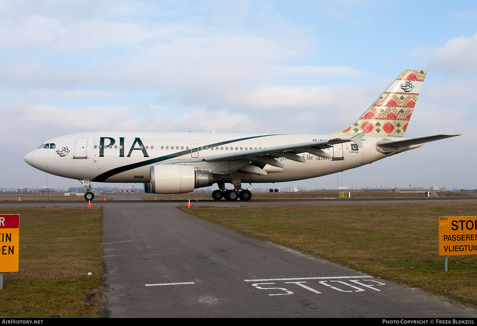 Aircraft Photo of AP-BEC | Airbus A310-308 | Pakistan International Airlines - PIA | AirHistory.net #324995