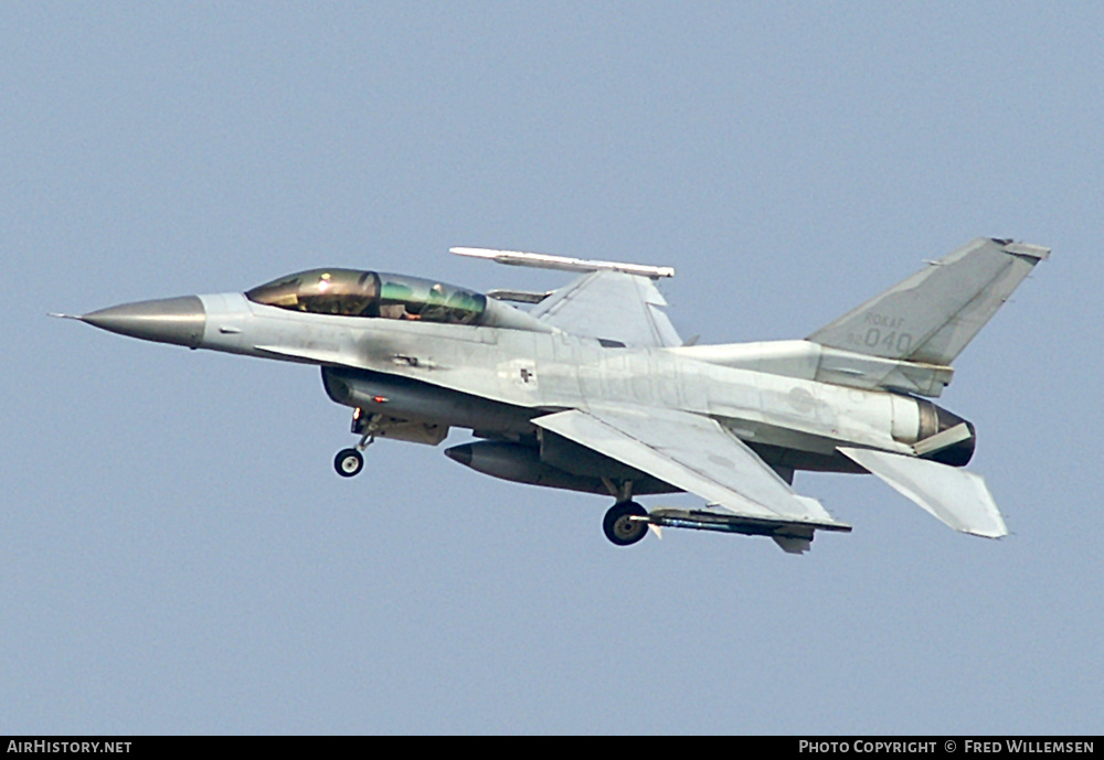 Aircraft Photo of 92-040 | Lockheed Martin KF-16D Fighting Falcon | South Korea - Air Force | AirHistory.net #325199