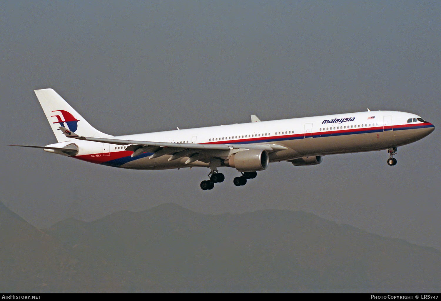 Aircraft Photo of 9M-MKY | Airbus A330-322 | Malaysia Airlines | AirHistory.net #325285