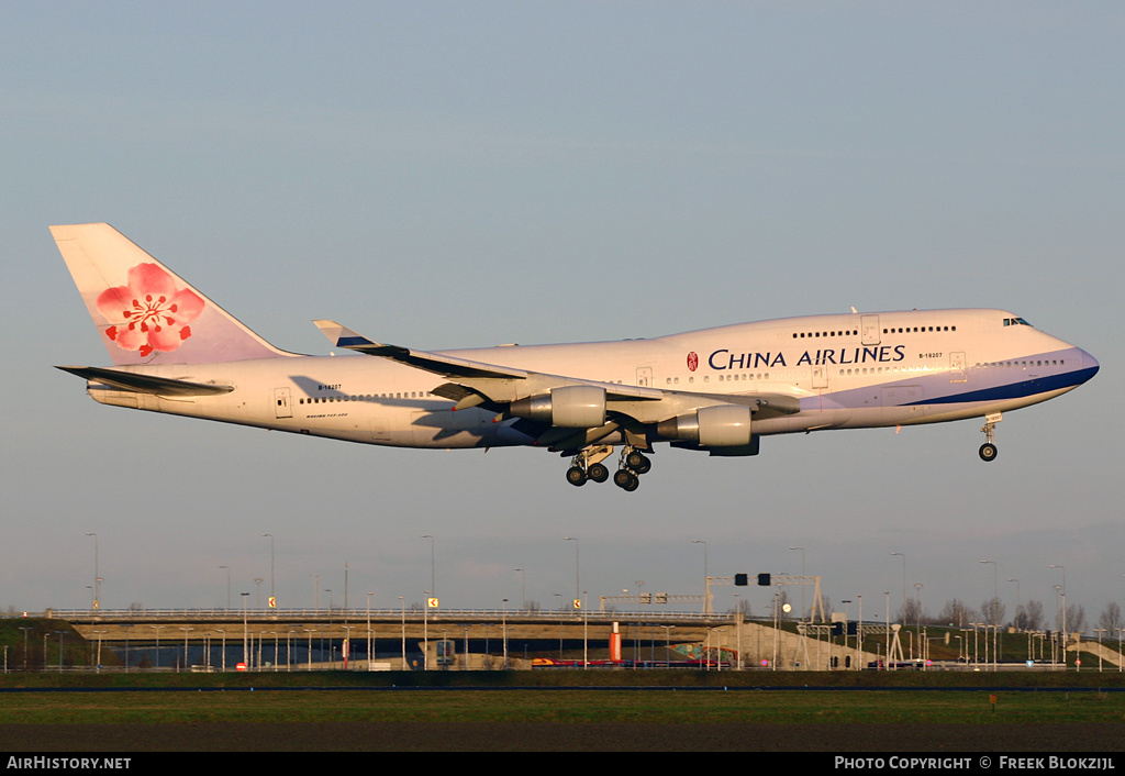 Aircraft Photo of B-18207 | Boeing 747-409 | China Airlines | AirHistory.net #325362