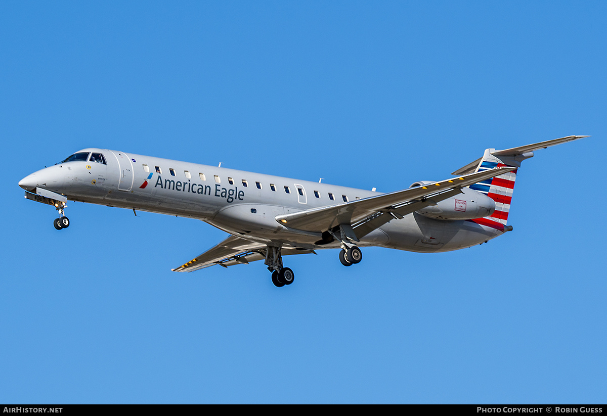 Aircraft Photo of N689EC | Embraer ERJ-145LR (EMB-145LR) | American Eagle | AirHistory.net #325393