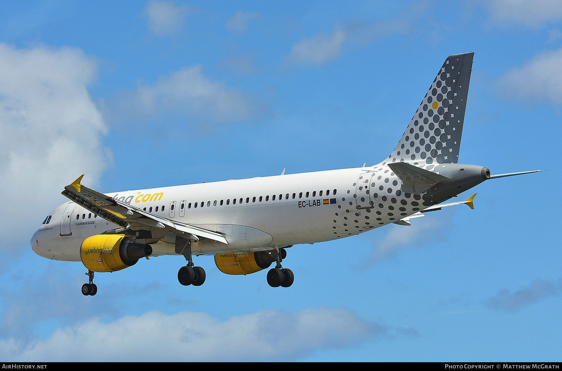 Aircraft Photo of EC-LAB | Airbus A320-214 | Vueling Airlines | AirHistory.net #326271