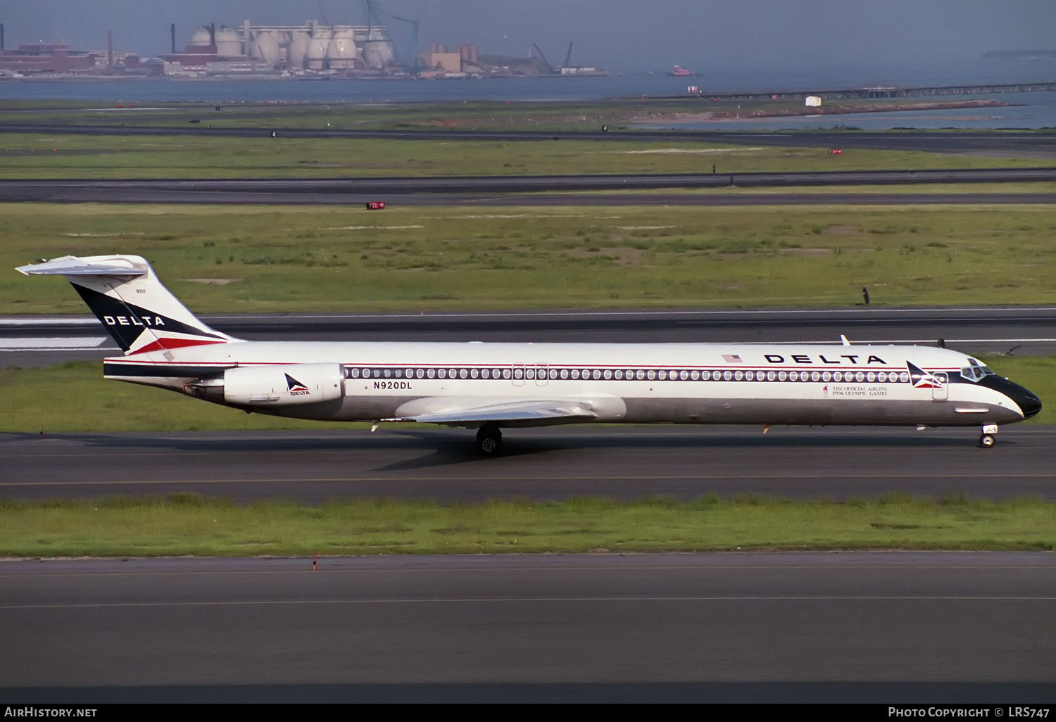 Aircraft Photo of N920DL | McDonnell Douglas MD-88 | Delta Air Lines | AirHistory.net #326338