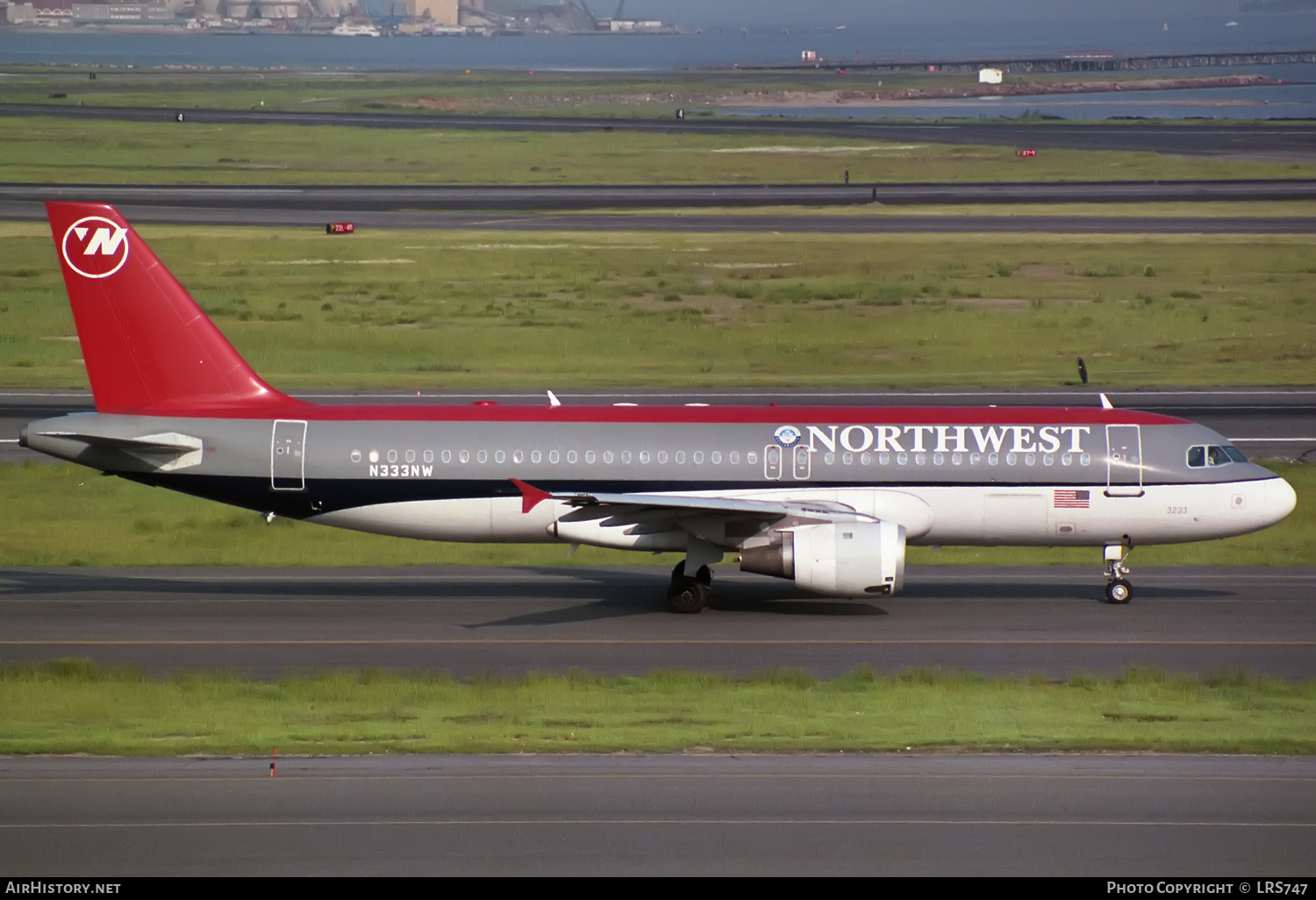 Aircraft Photo of N333NW | Airbus A320-211 | Northwest Airlines | AirHistory.net #326358