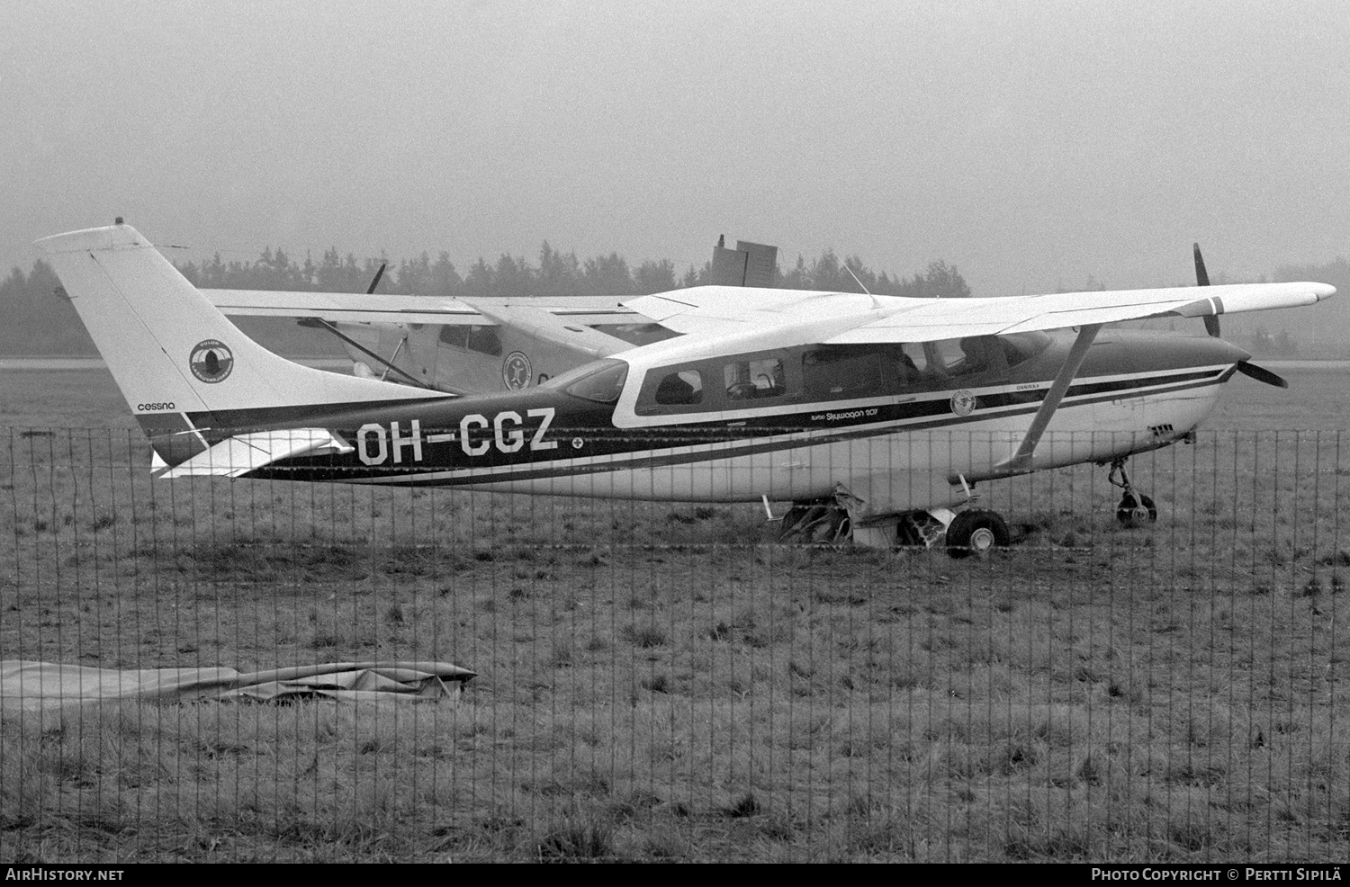 Aircraft Photo of OH-CGZ | Cessna T207 Turbo Skywagon 207 | Oulun Laskuvarjokerho | AirHistory.net #326443