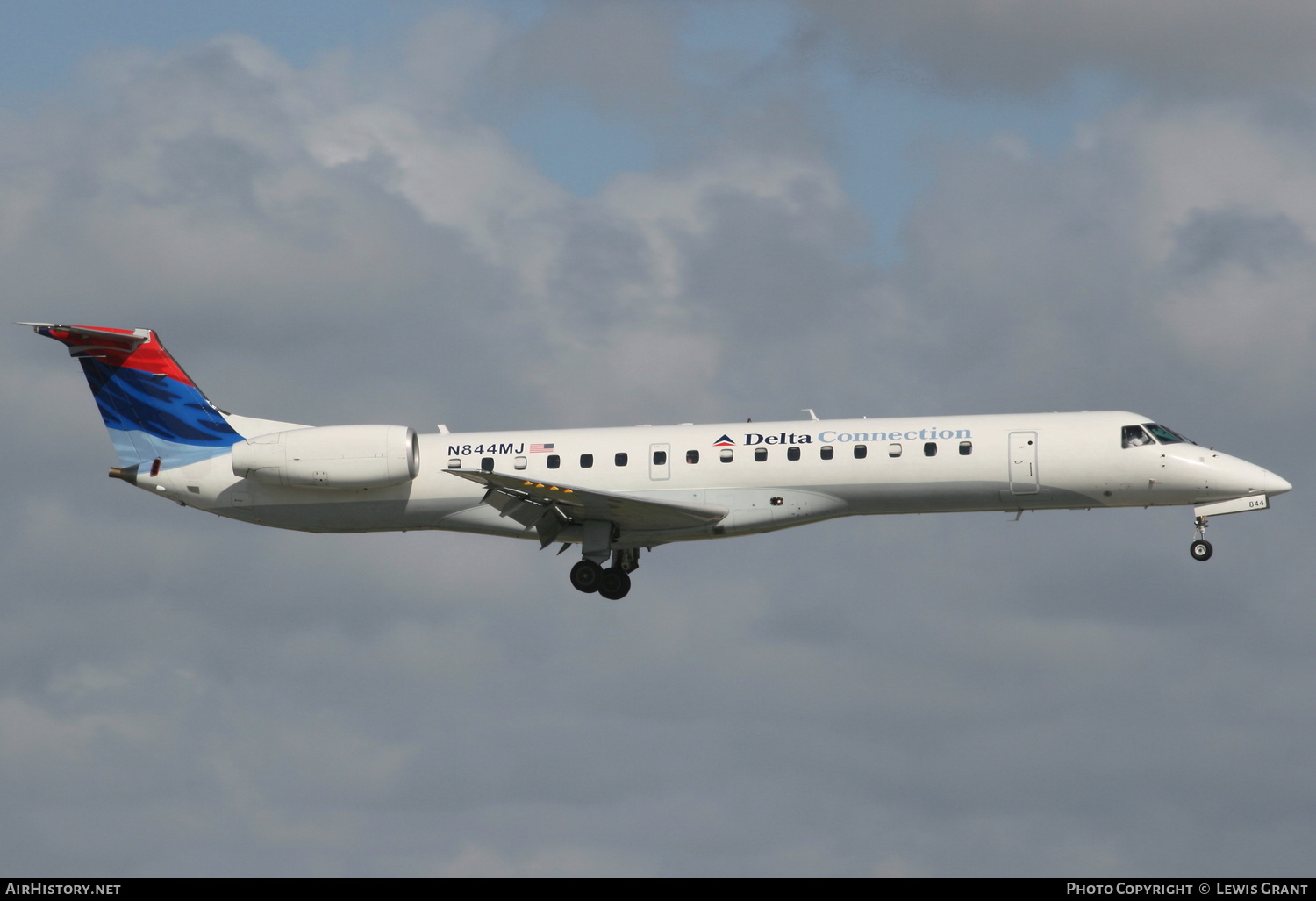 Aircraft Photo of N844MJ | Embraer ERJ-145LR (EMB-145LR) | Delta Connection | AirHistory.net #326905