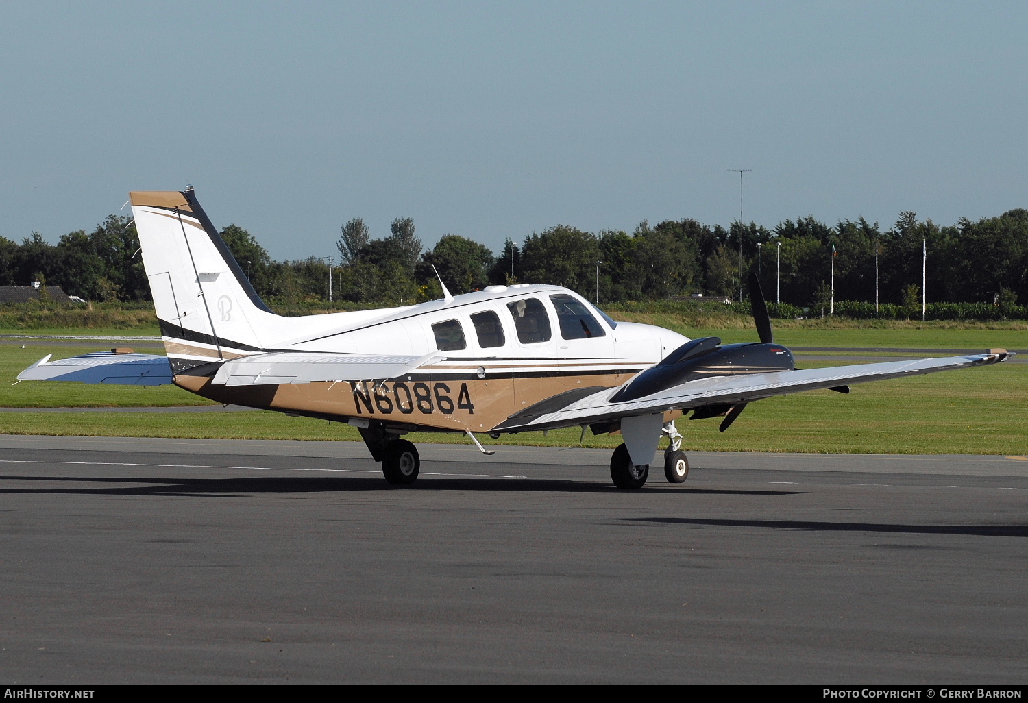 Aircraft Photo of N60864 | Beech G58 Baron | AirHistory.net #326962