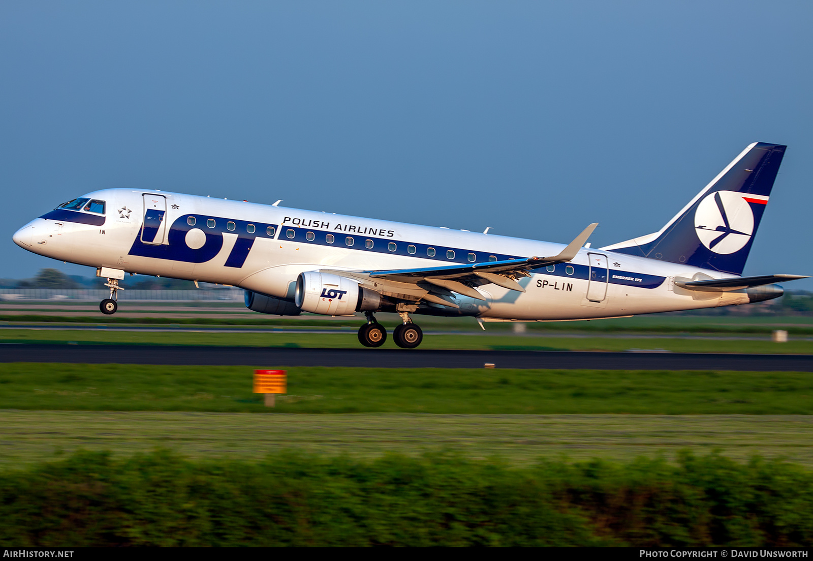 Aircraft Photo of SP-LIN | Embraer 175LR (ERJ-170-200LR) | LOT Polish Airlines - Polskie Linie Lotnicze | AirHistory.net #327130