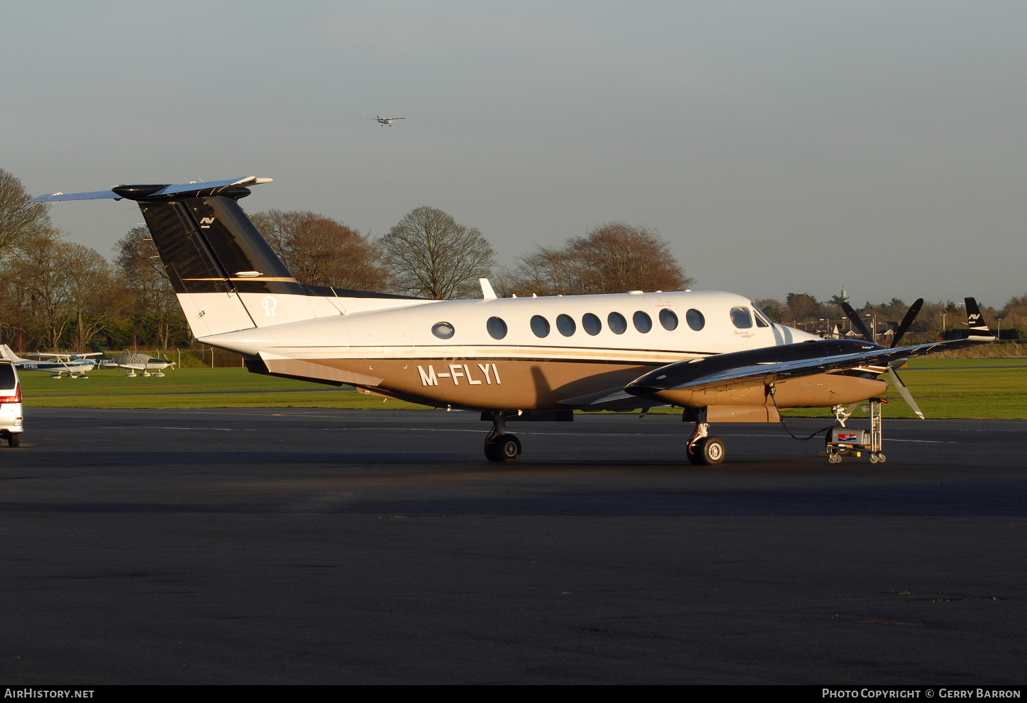 Aircraft Photo of M-FLYI | Beech Super King Air 300C | AirHistory.net #327234