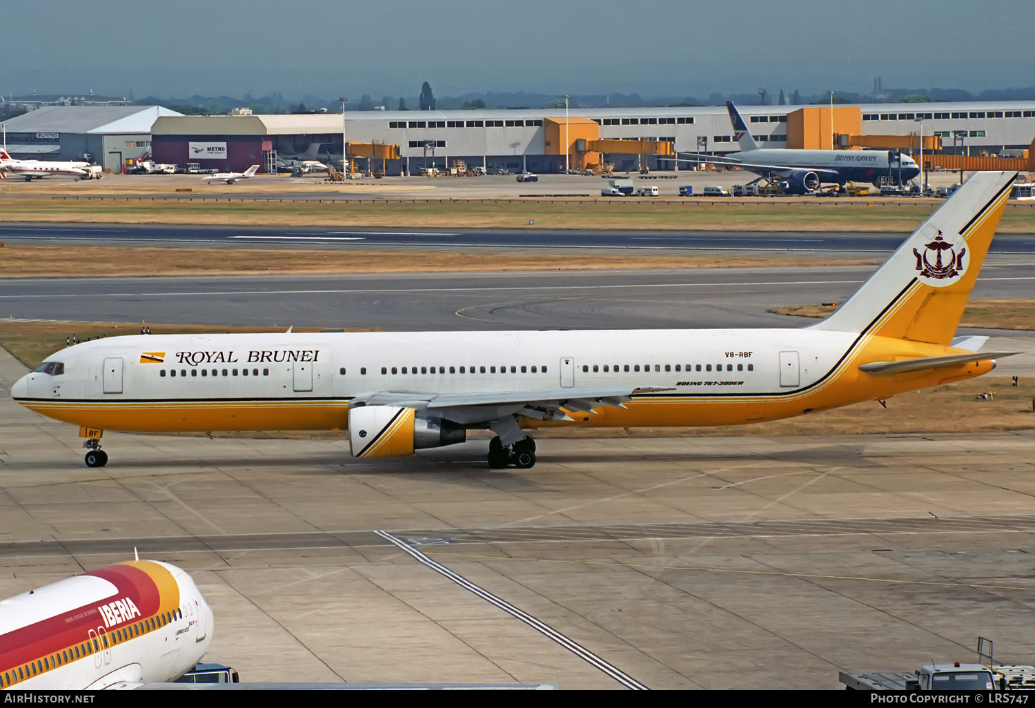 Aircraft Photo of V8-RBF | Boeing 767-33A/ER | Royal Brunei Airlines | AirHistory.net #327297