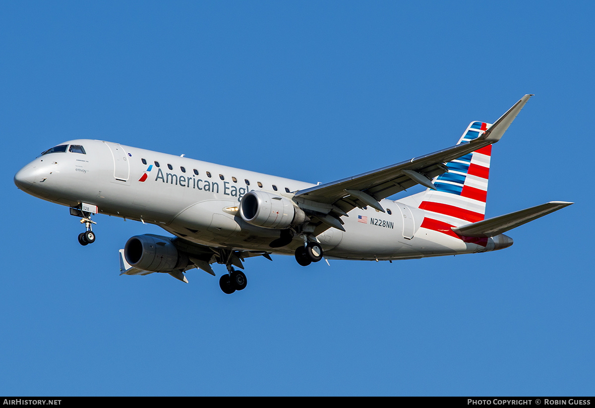 Aircraft Photo of N228NN | Embraer 175LR (ERJ-170-200LR) | American Eagle | AirHistory.net #327502