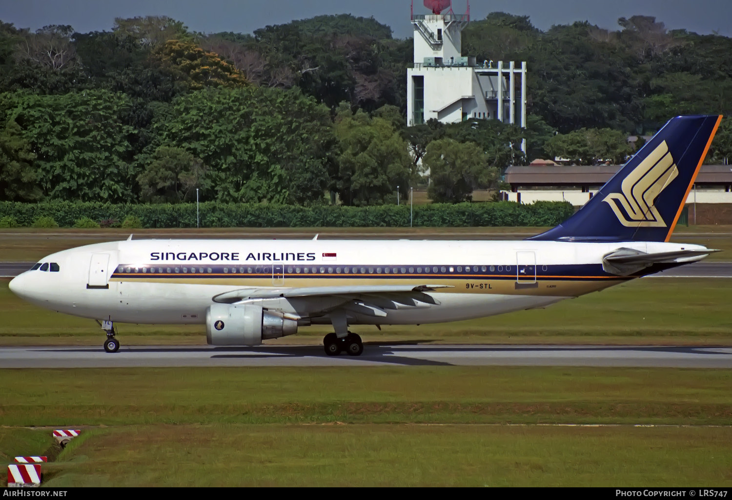 Aircraft Photo of 9V-STL | Airbus A310-222 | Singapore Airlines | AirHistory.net #327764