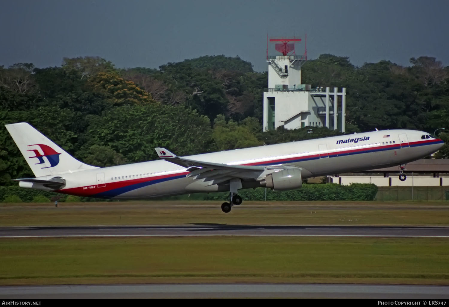 Aircraft Photo of 9M-MKF | Airbus A330-322 | Malaysia Airlines | AirHistory.net #327908