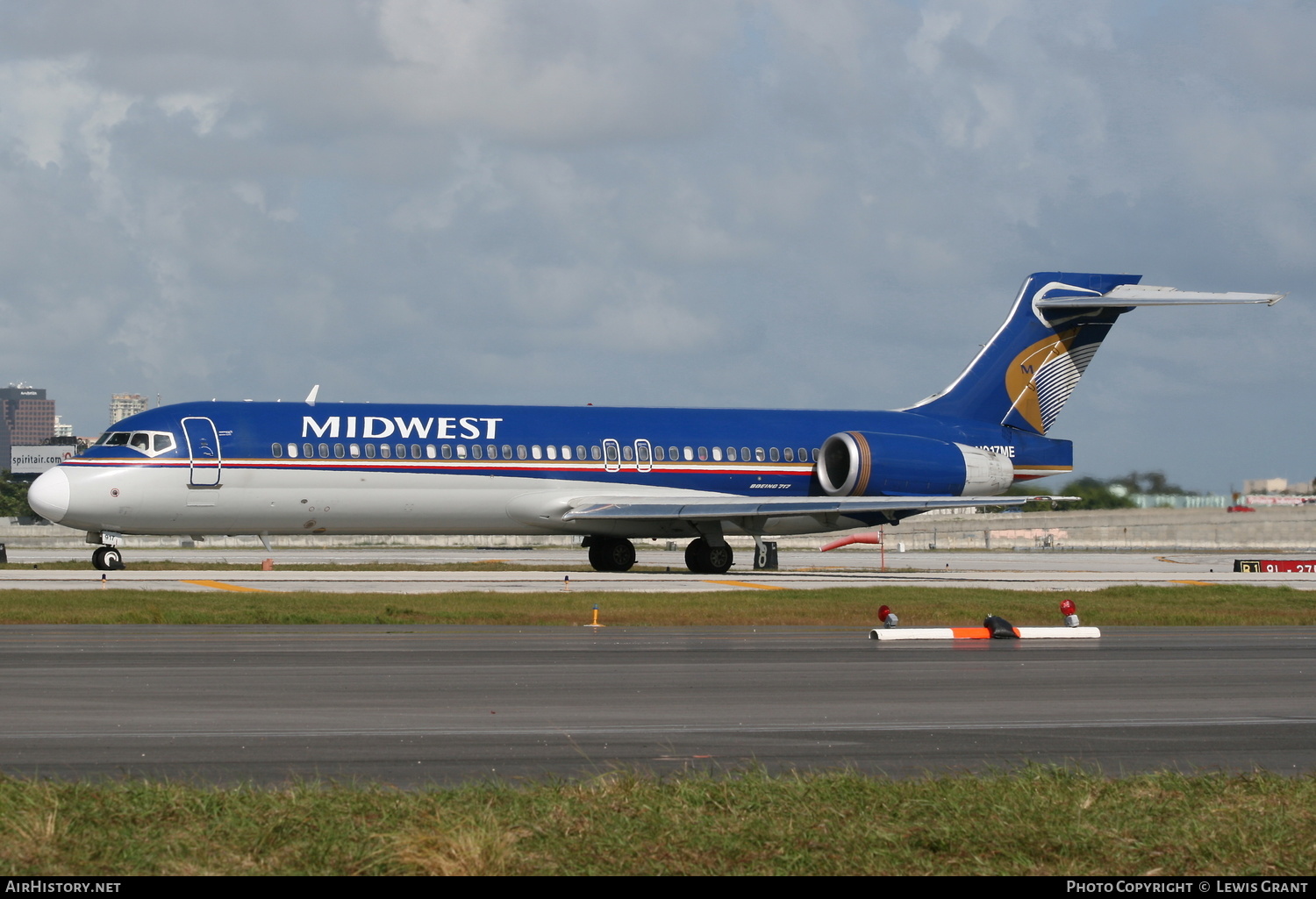 Aircraft Photo of N917ME | Boeing 717-2BL | Midwest Airlines | AirHistory.net #328155