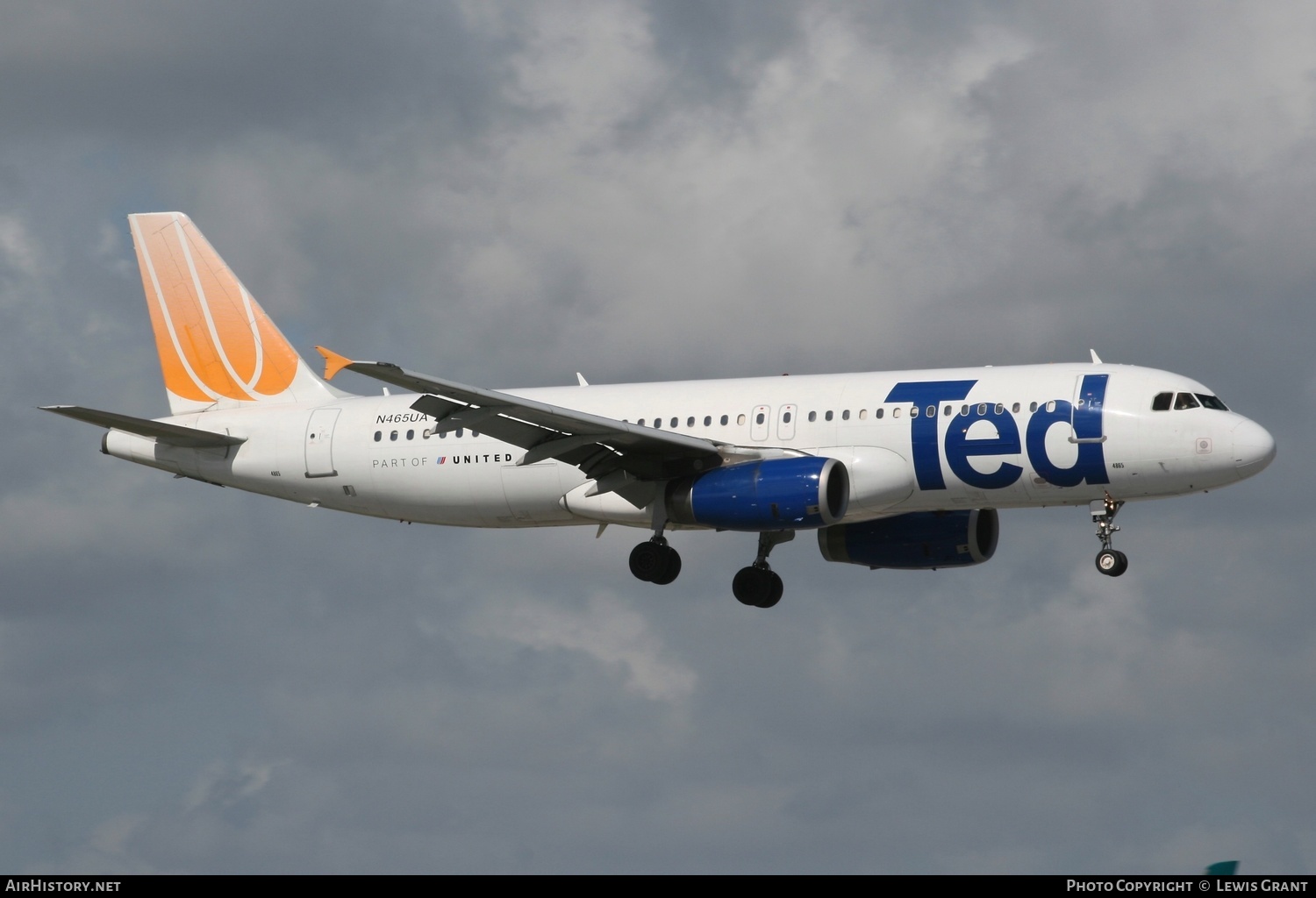 Aircraft Photo of N465UA | Airbus A320-232 | Ted | AirHistory.net #328156