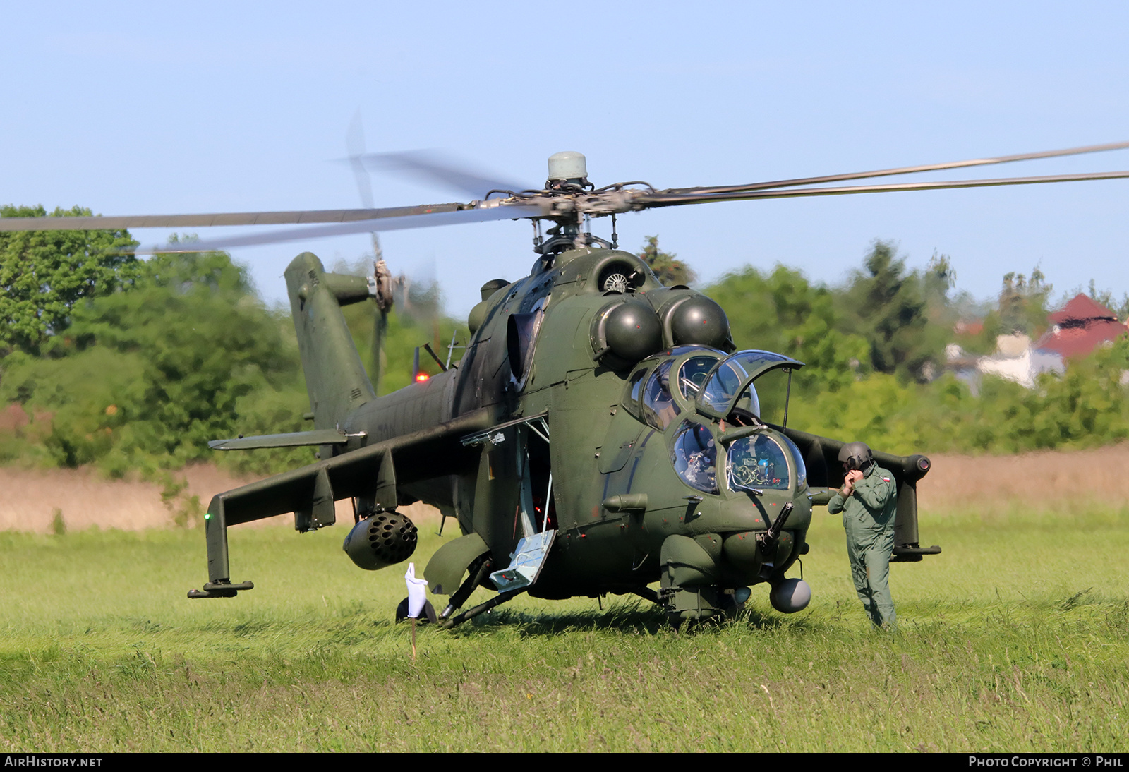 Aircraft Photo of 728 | Mil Mi-24W | Poland - Army | AirHistory.net #328174
