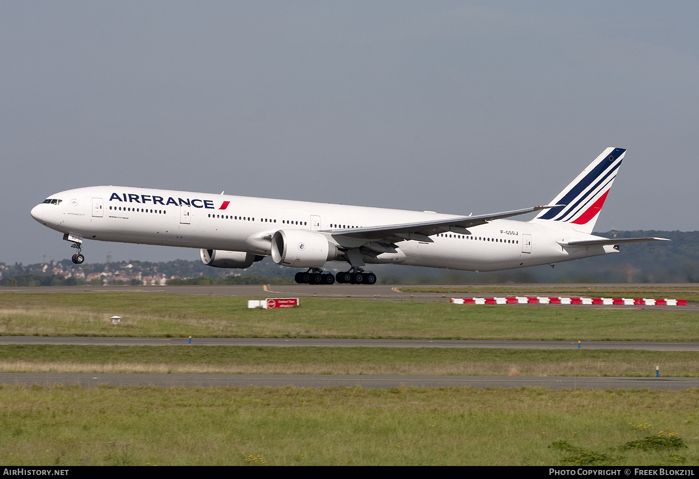 Aircraft Photo of F-GSQJ | Boeing 777-328/ER | Air France | AirHistory.net #328253