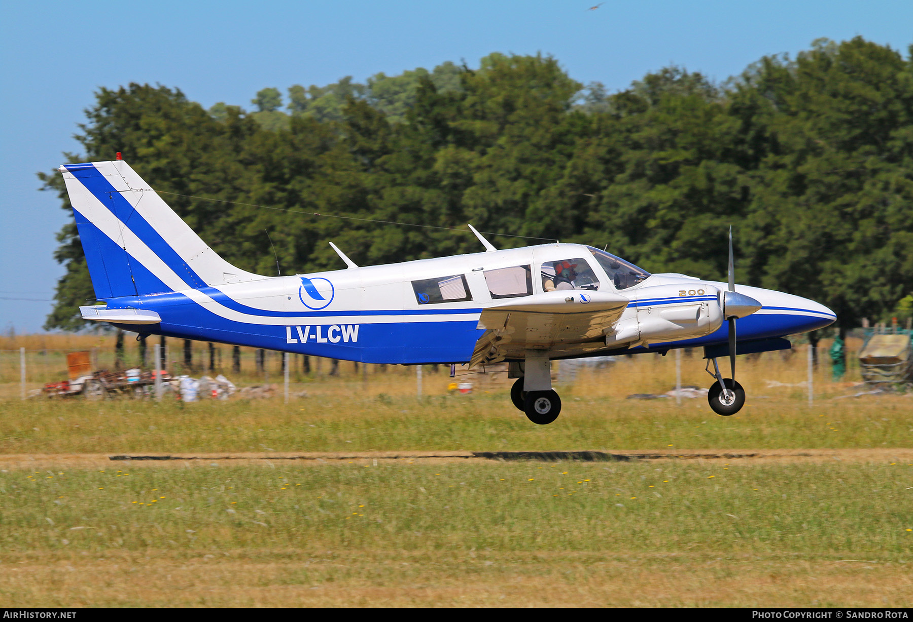 Aircraft Photo of LV-LCW | Piper PA-34-200 Seneca | AirHistory.net #328338