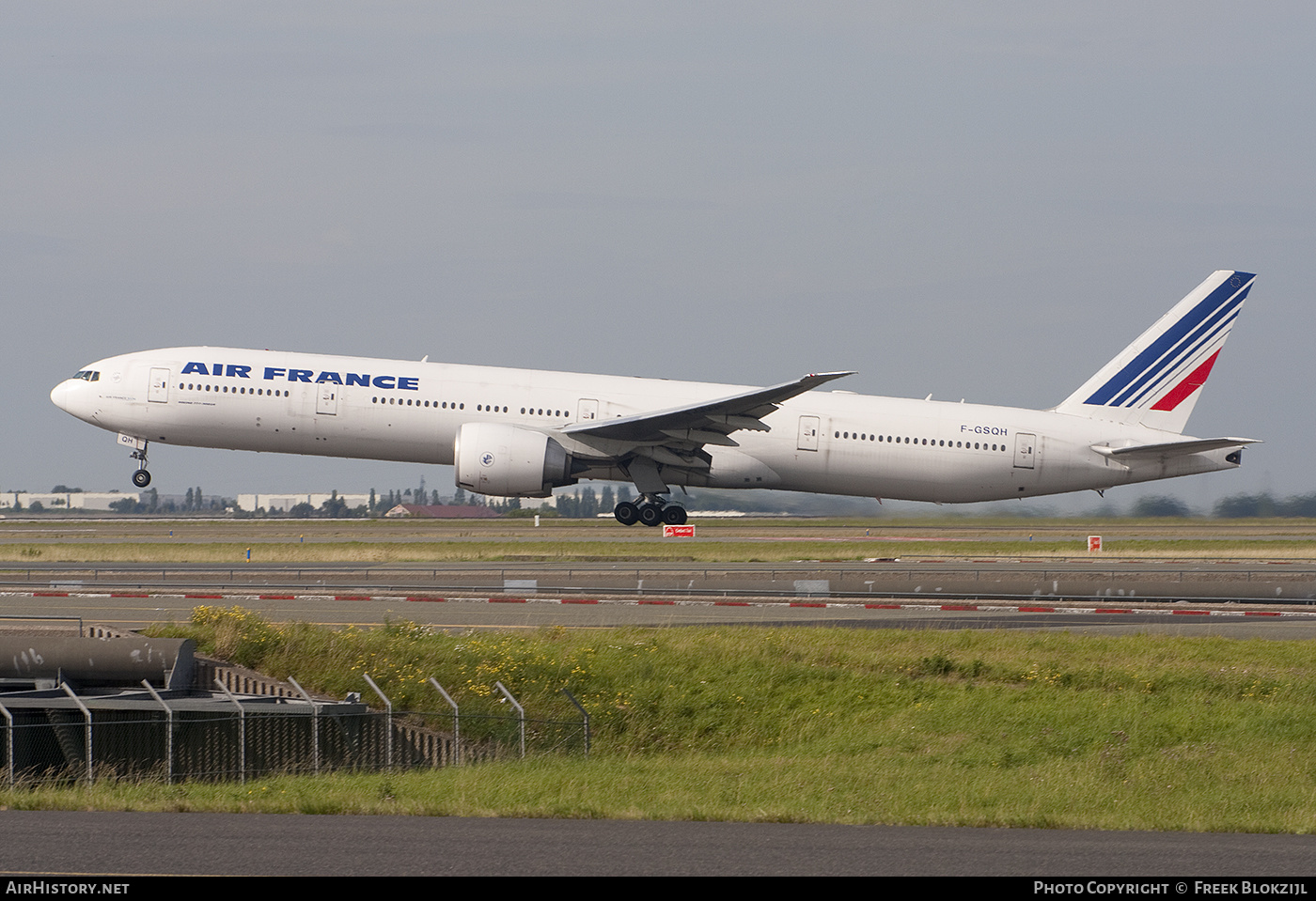 Aircraft Photo of F-GSQH | Boeing 777-328/ER | Air France | AirHistory.net #328401