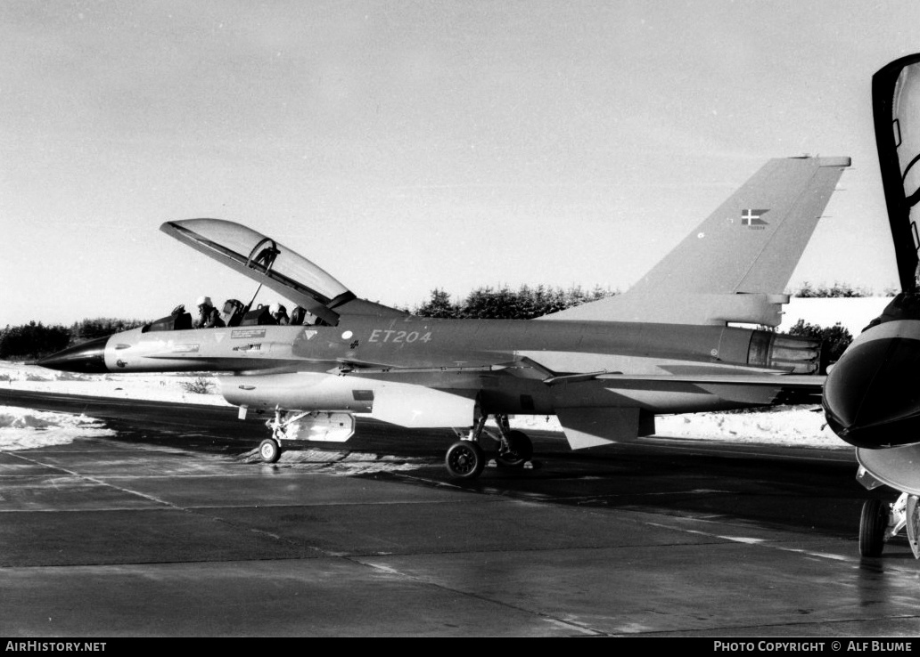 Aircraft Photo of ET-204 | General Dynamics F-16B Fighting Falcon | Denmark - Air Force | AirHistory.net #328465