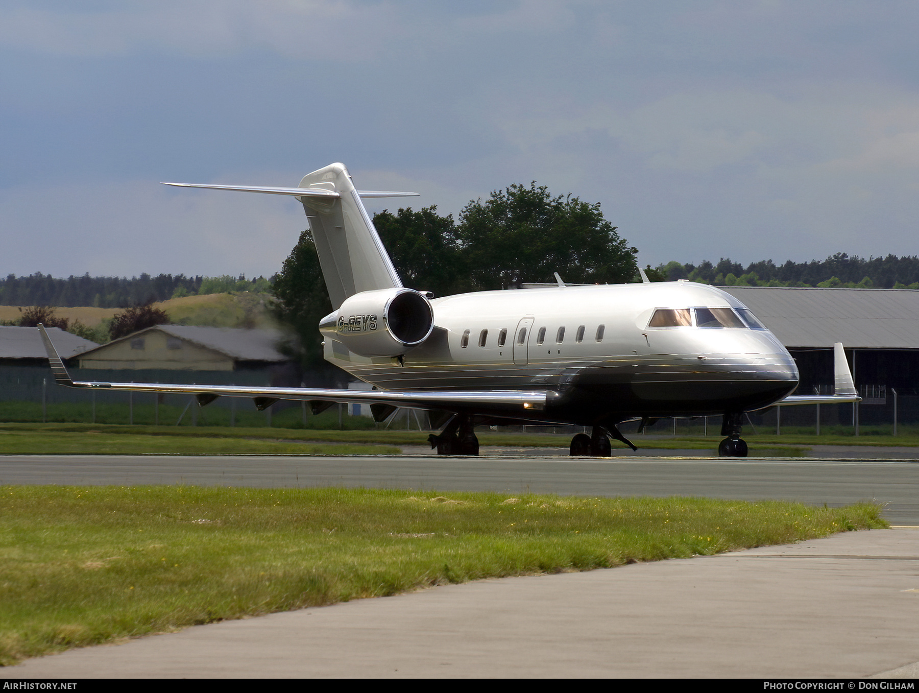 Aircraft Photo of G-REYS | Bombardier Challenger 604 (CL-600-2B16) | AirHistory.net #328562