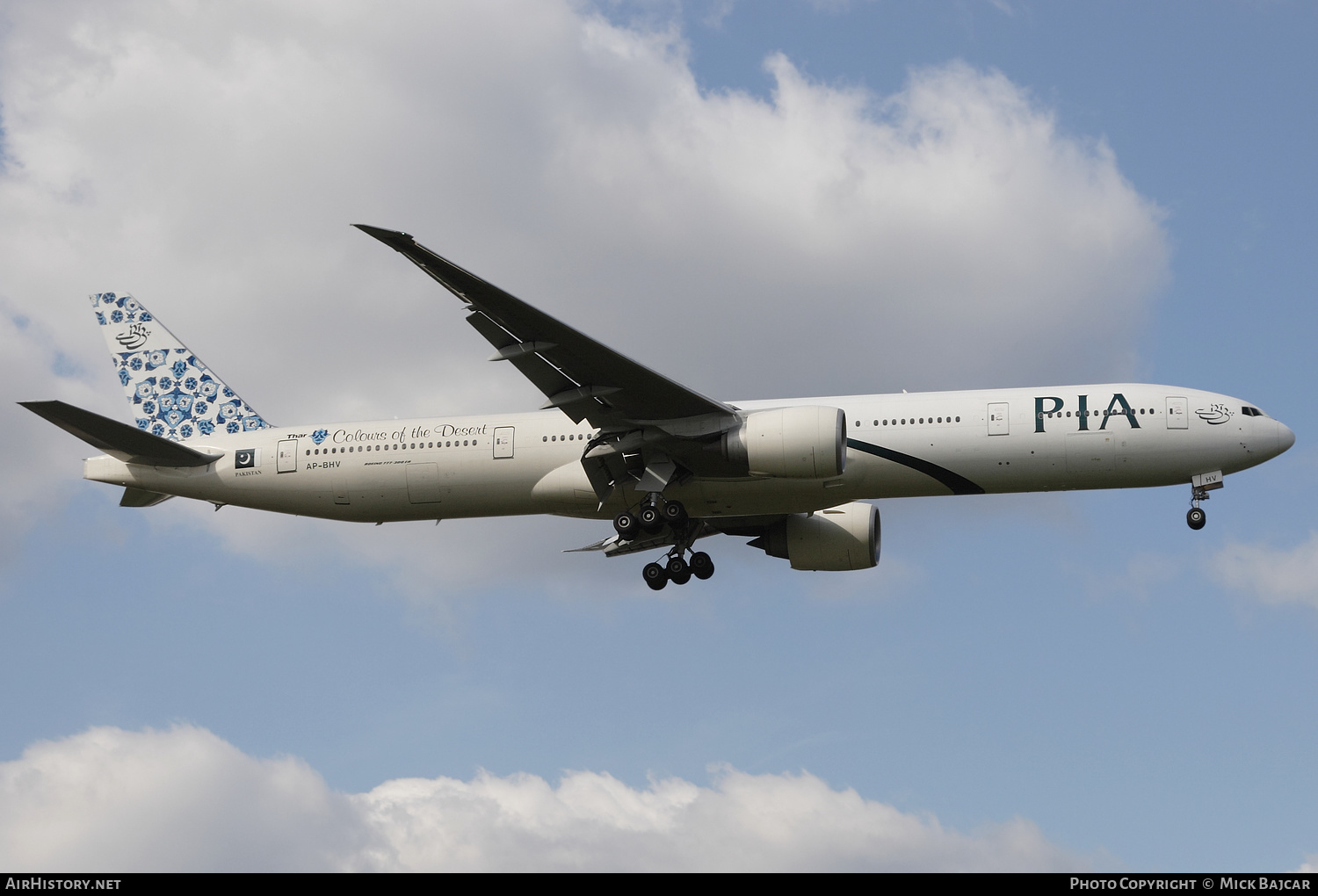 Aircraft Photo of AP-BHV | Boeing 777-340/ER | Pakistan International Airlines - PIA | AirHistory.net #328573
