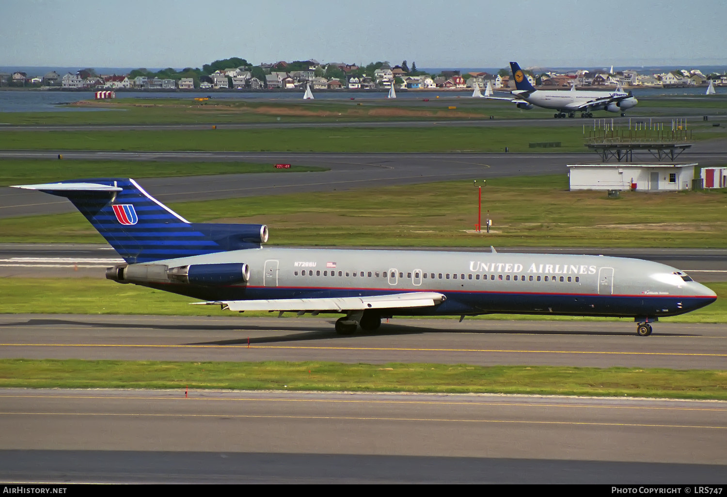 Aircraft Photo of N7266U | Boeing 727-222/Adv | United Airlines | AirHistory.net #328626