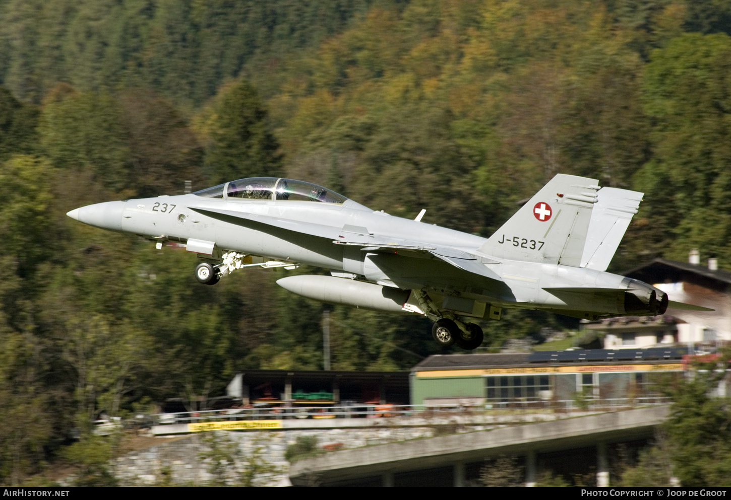 Aircraft Photo of J-5237 | McDonnell Douglas F/A-18D Hornet | Switzerland - Air Force | AirHistory.net #328682