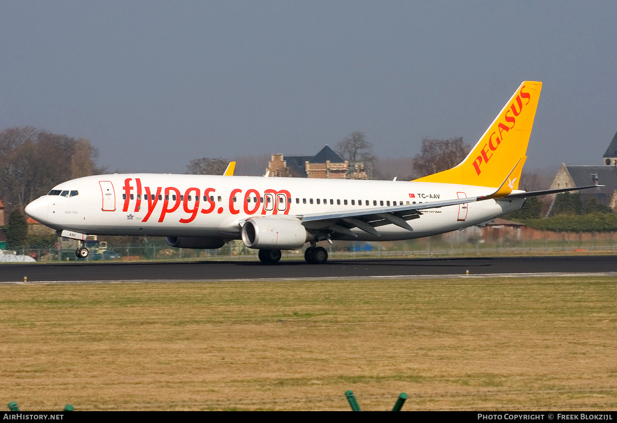 Aircraft Photo of TC-AAV | Boeing 737-82R | Pegasus Airlines | AirHistory.net #328722