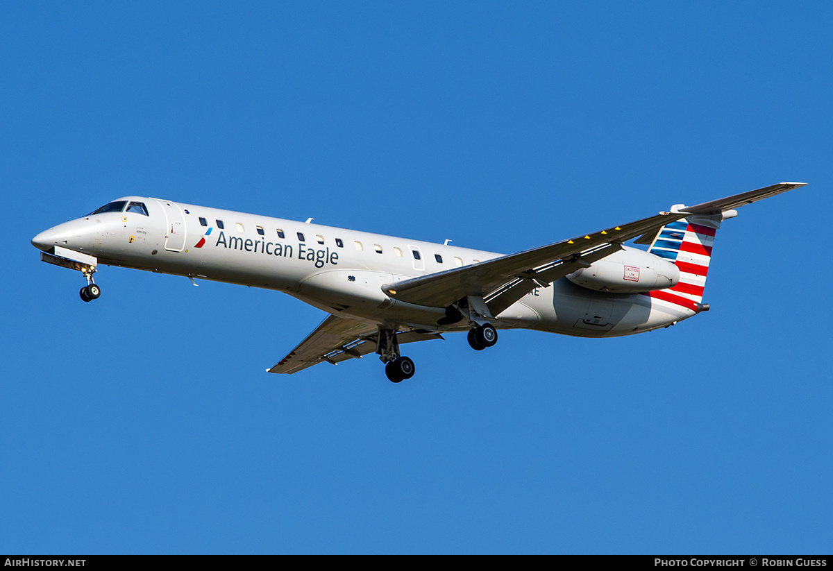 Aircraft Photo of N675AE | Embraer ERJ-145LR (EMB-145LR) | American Eagle | AirHistory.net #328955