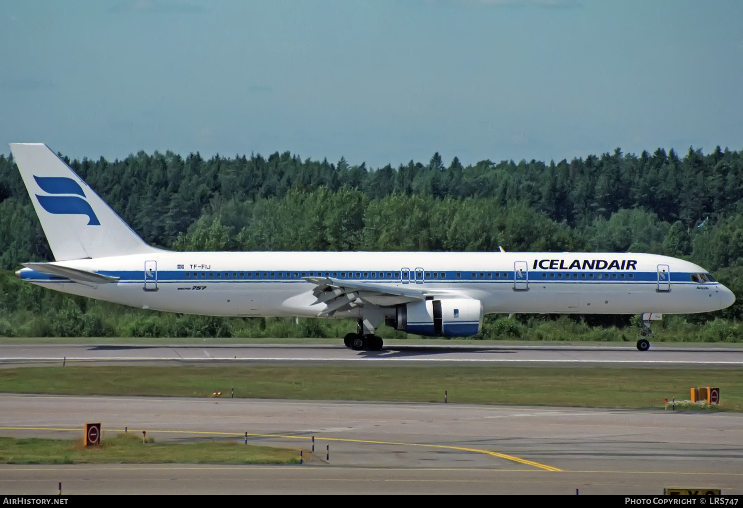 Aircraft Photo of TF-FIJ | Boeing 757-208 | Icelandair | AirHistory.net #329012