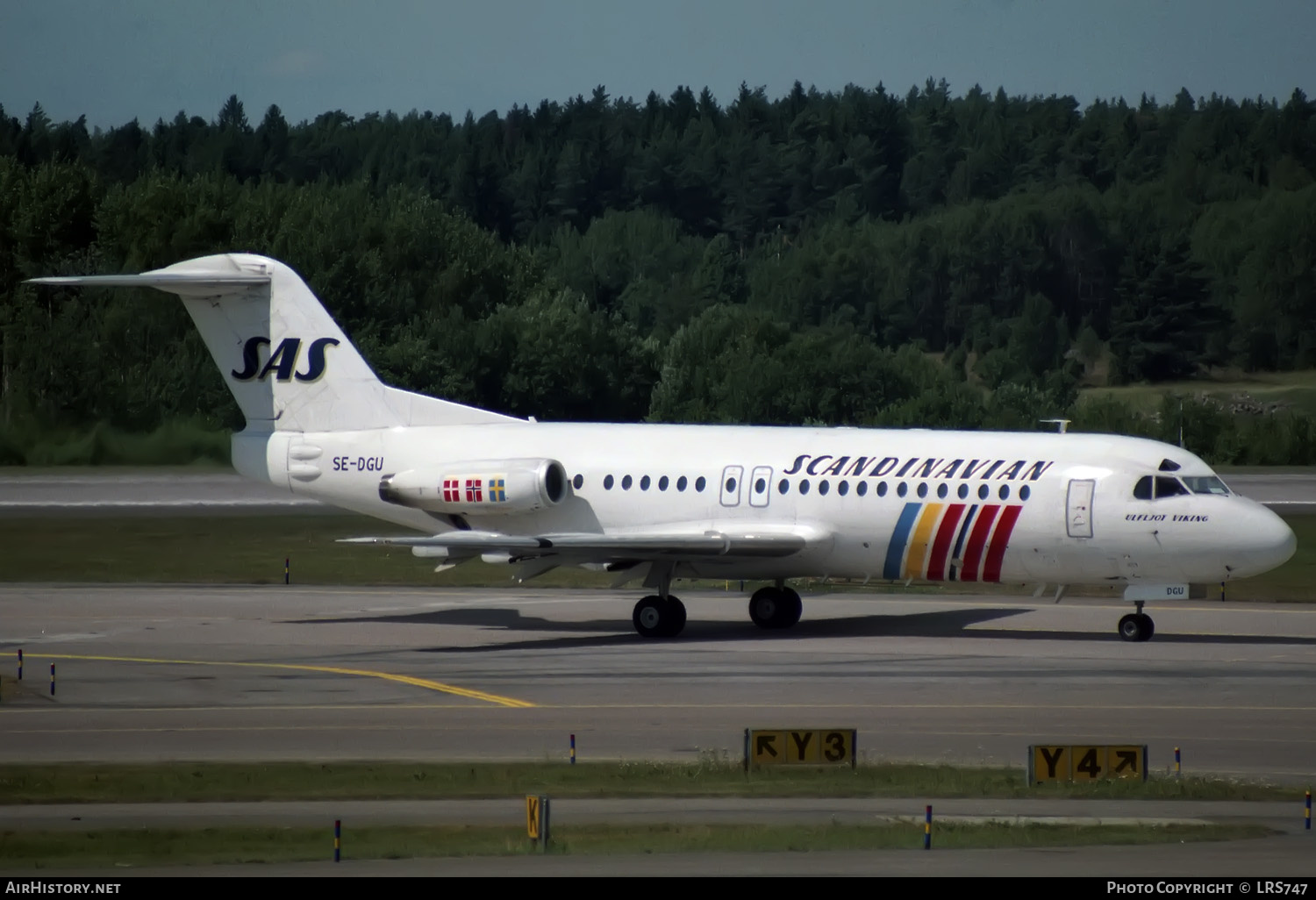Aircraft Photo of SE-DGU | Fokker F28-4000 Fellowship | Scandinavian Airlines - SAS | AirHistory.net #329022