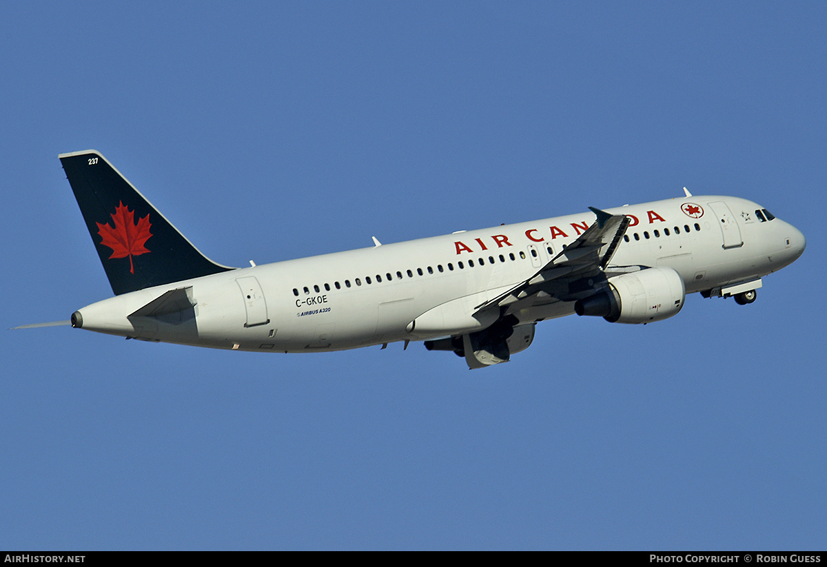 Aircraft Photo of C-GKOE | Airbus A320-214 | Air Canada | AirHistory.net #329051