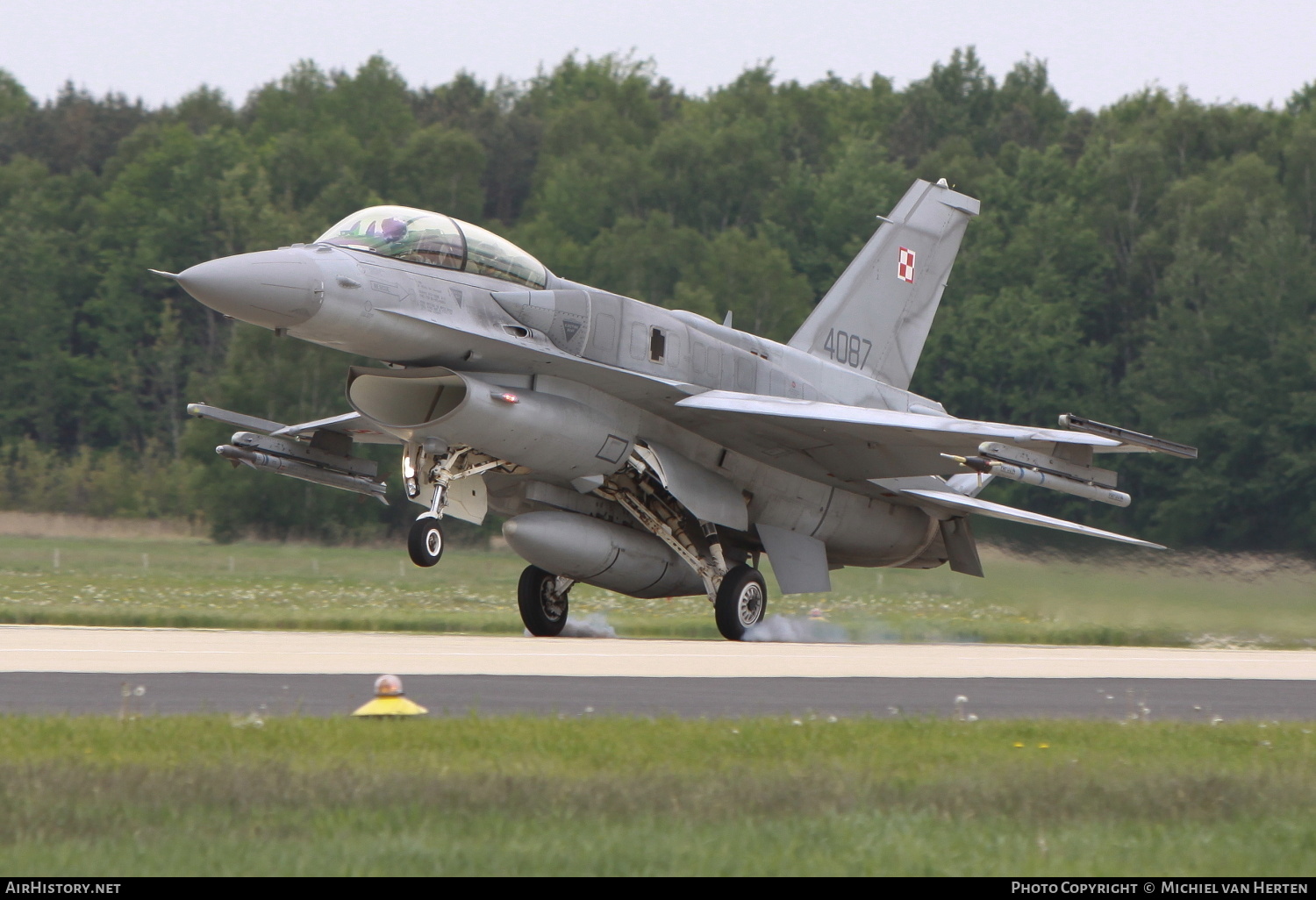 Aircraft Photo of 4087 | General Dynamics F-16D Fighting Falcon | Poland - Air Force | AirHistory.net #329580