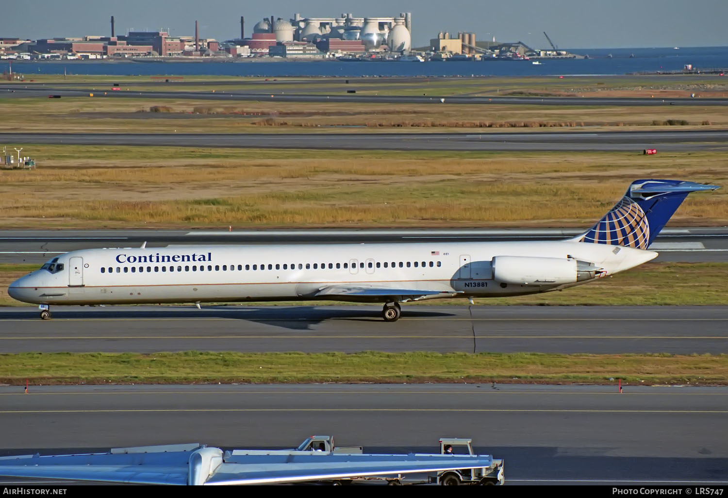 Aircraft Photo of N13881 | McDonnell Douglas MD-81 (DC-9-81) | Continental Airlines | AirHistory.net #329697