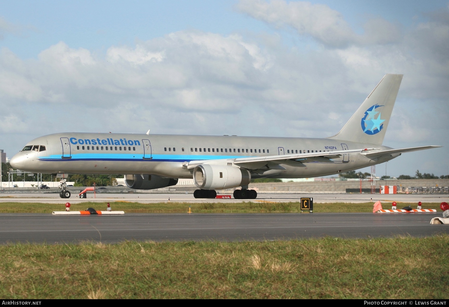 Aircraft Photo of N742PA | Boeing 757-21B | Constellation Travel Service | AirHistory.net #329711