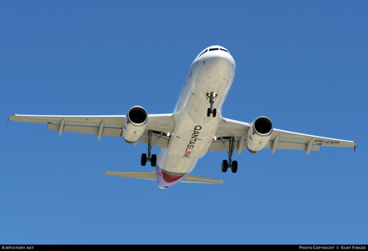 Aircraft Photo of VH-UVP | Airbus A320-232 | QantasLink | AirHistory.net #329766