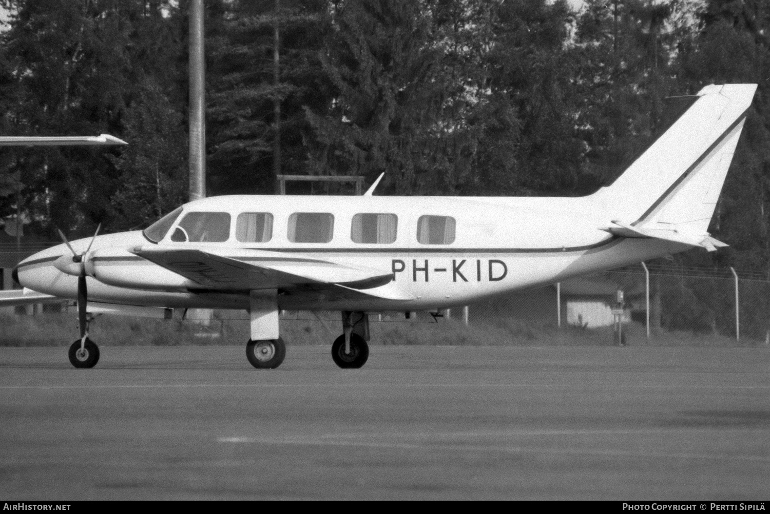 Aircraft Photo of PH-KID | Piper PA-31-350 Navajo Chieftain | AirHistory.net #329890