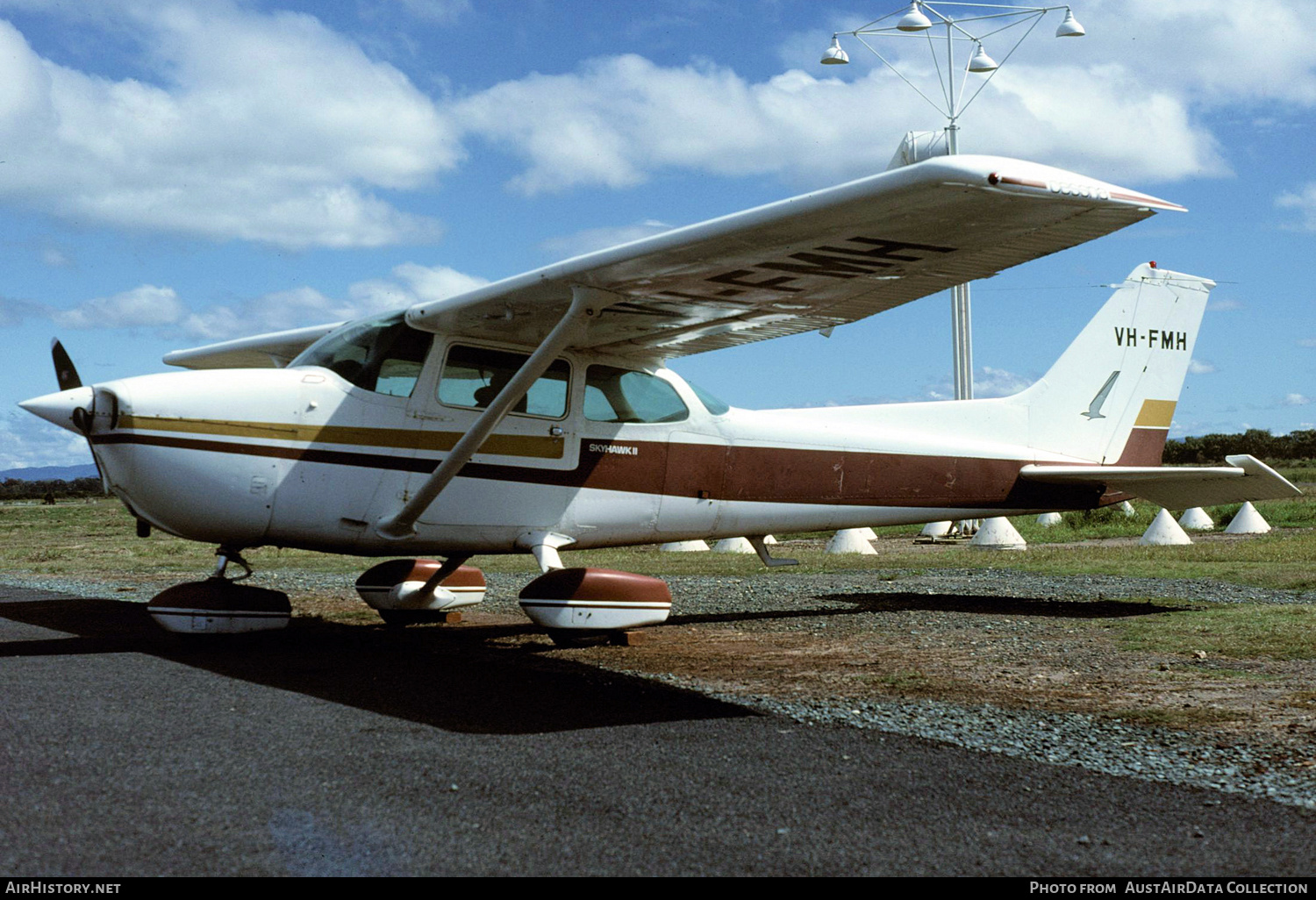 Aircraft Photo of VH-FMH | Cessna 172N Skyhawk | AirHistory.net #329966