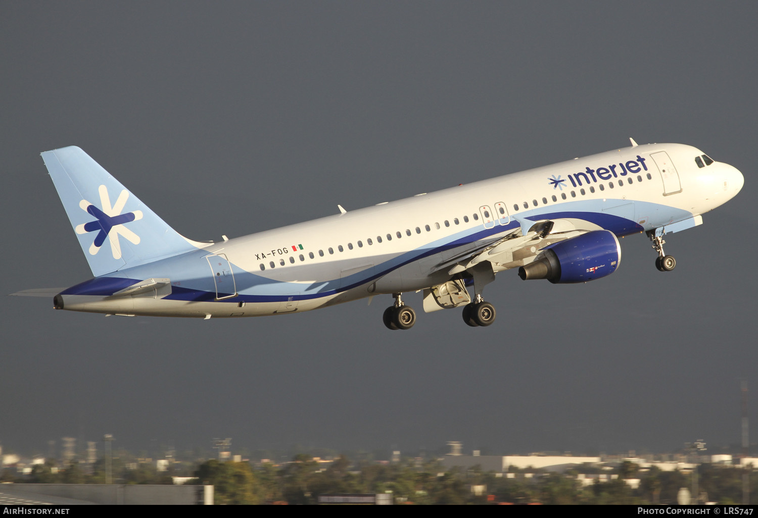 Aircraft Photo of XA-FOG | Airbus A320-214 | Interjet | AirHistory.net #330036