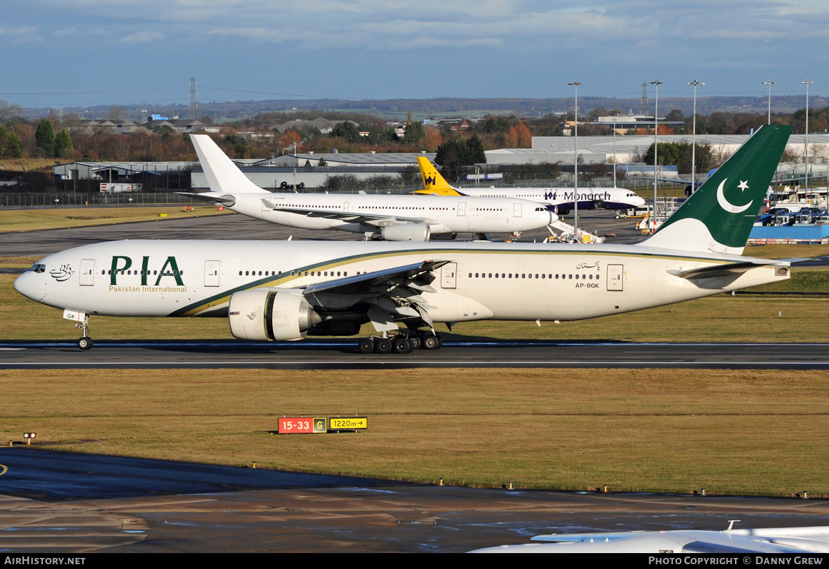 Aircraft Photo of AP-BGK | Boeing 777-240/ER | Pakistan International Airlines - PIA | AirHistory.net #330224