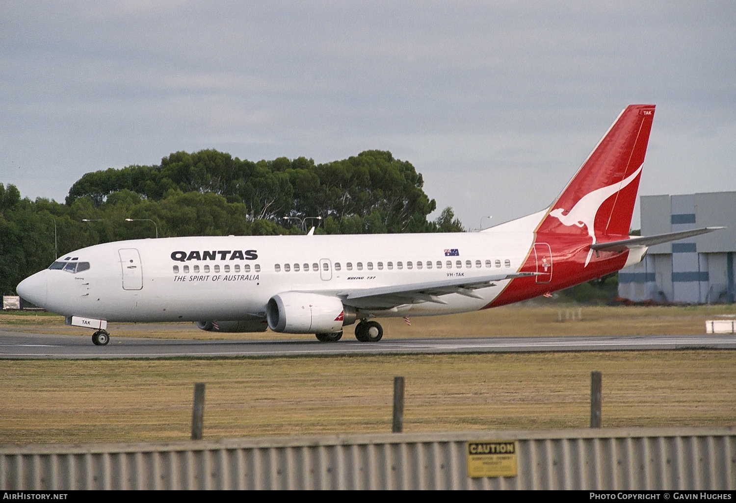 Aircraft Photo of VH-TAK | Boeing 737-376 | Qantas | AirHistory.net #330345