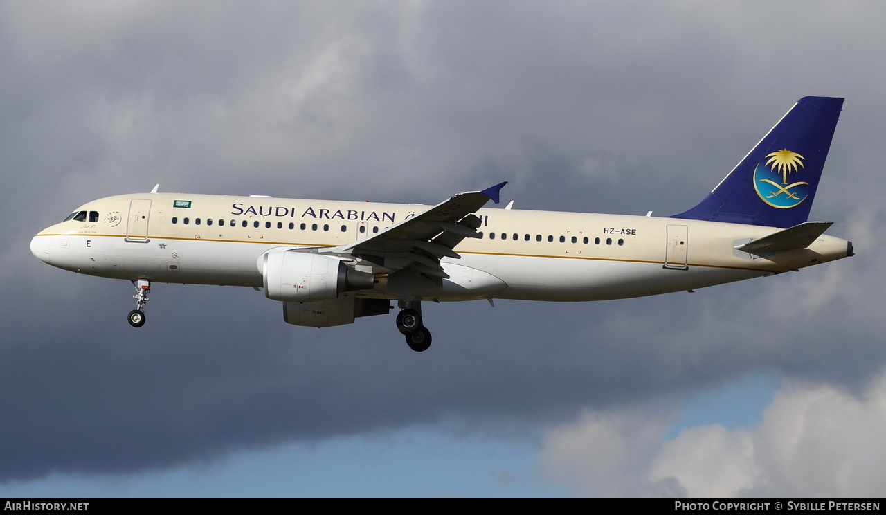 Aircraft Photo of HZ-ASE | Airbus A320-214 | Saudi Arabian Airlines | AirHistory.net #330379