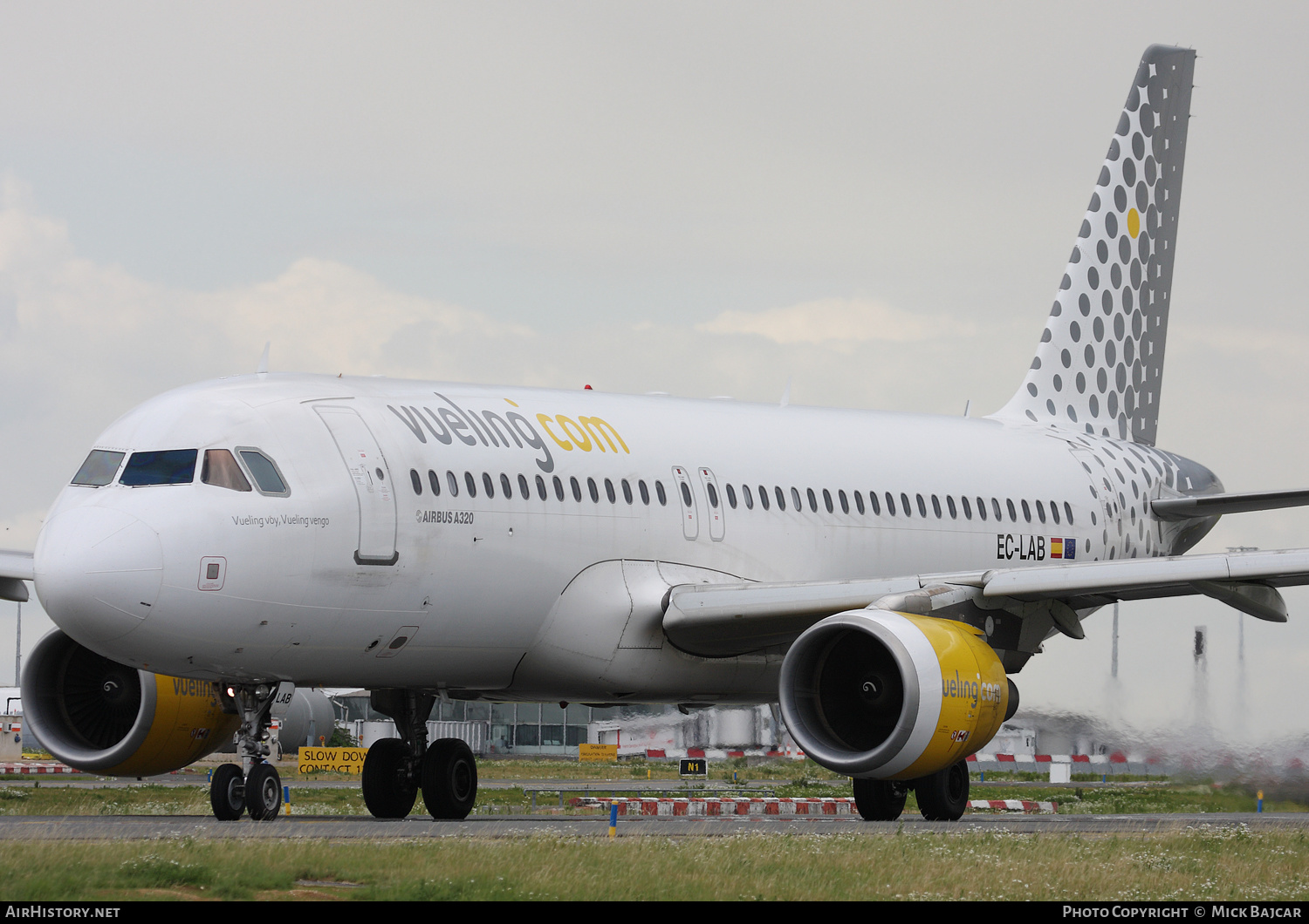 Aircraft Photo of EC-LAB | Airbus A320-214 | Vueling Airlines | AirHistory.net #330411